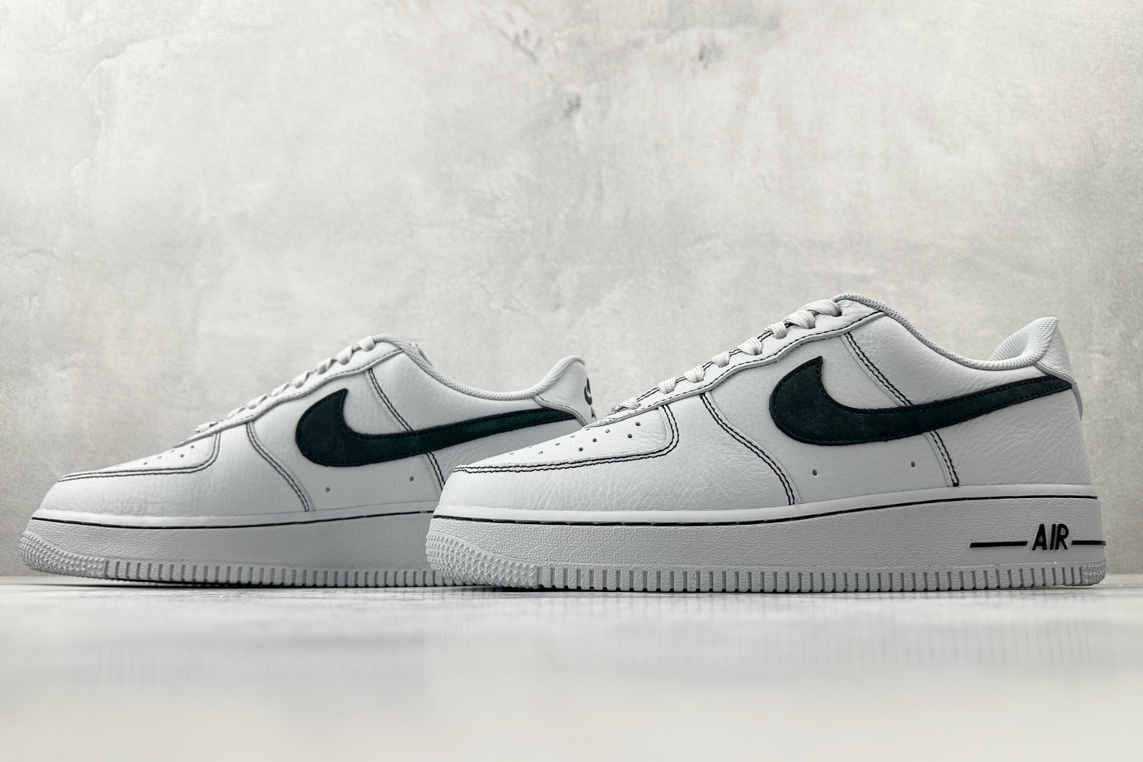 原厂皮 Nike Air Force 1 Low 灰色货号：HQ2037-004尺码：35.5 36 3