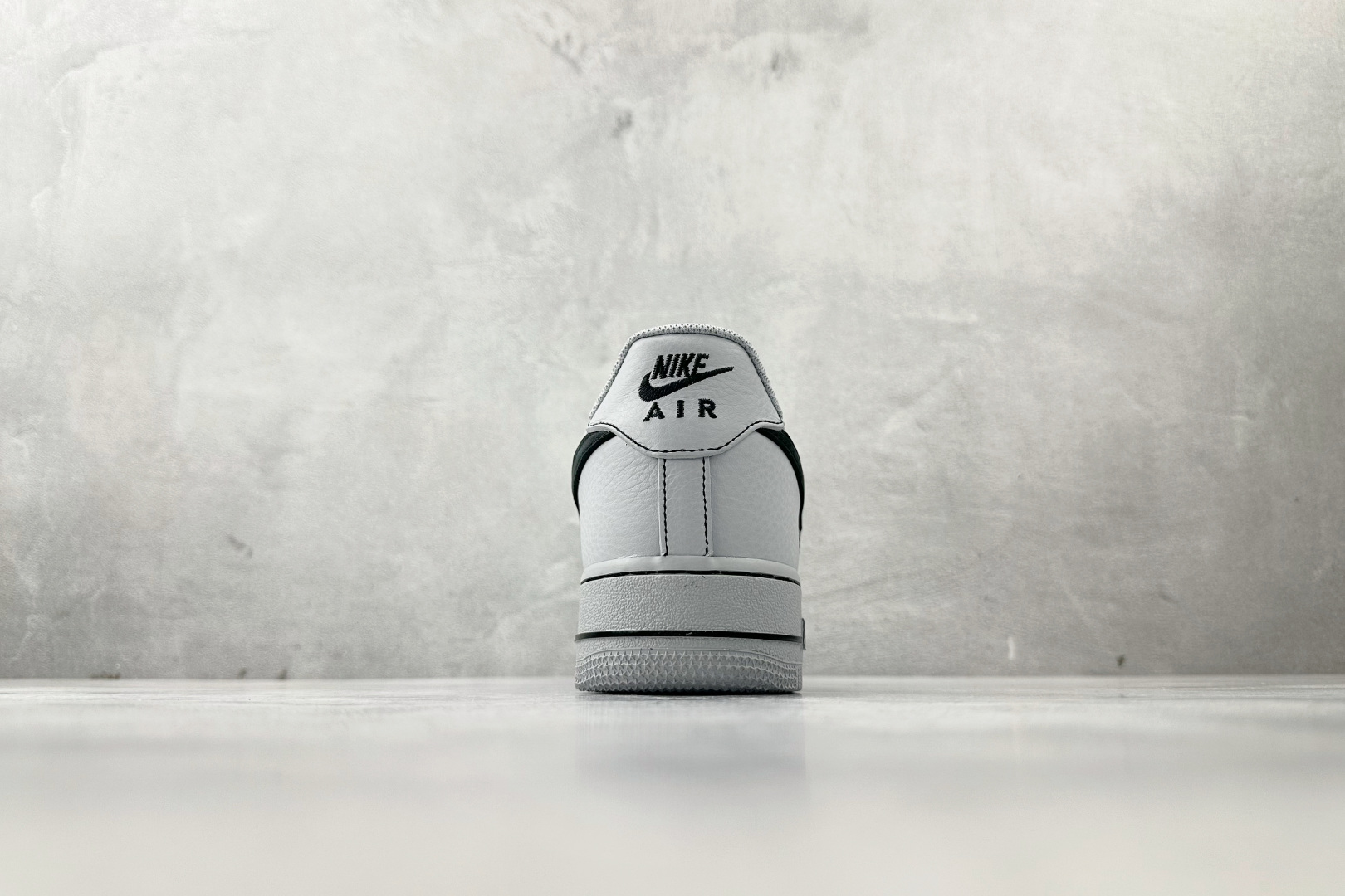 原厂皮 Nike Air Force 1 Low 灰色货号：HQ2037-004尺码：35.5 36 3