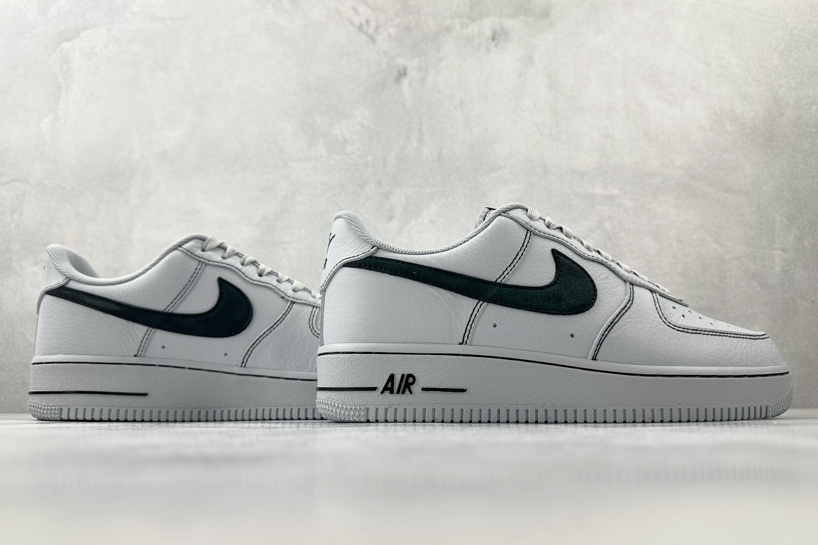 原厂皮 Nike Air Force 1 Low 灰色货号：HQ2037-004尺码：35.5 36 3