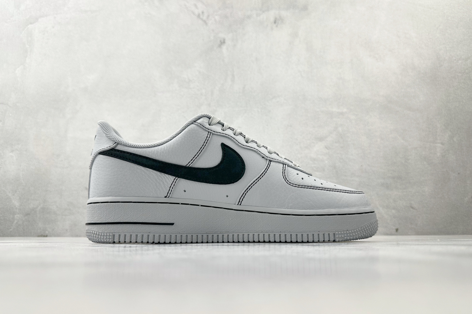原厂皮 Nike Air Force 1 Low 灰色货号：HQ2037-004尺码：35.5 36 3
