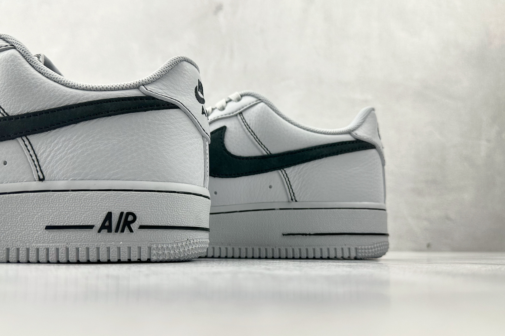 原厂皮 Nike Air Force 1 Low 灰色货号：HQ2037-004尺码：35.5 36 3
