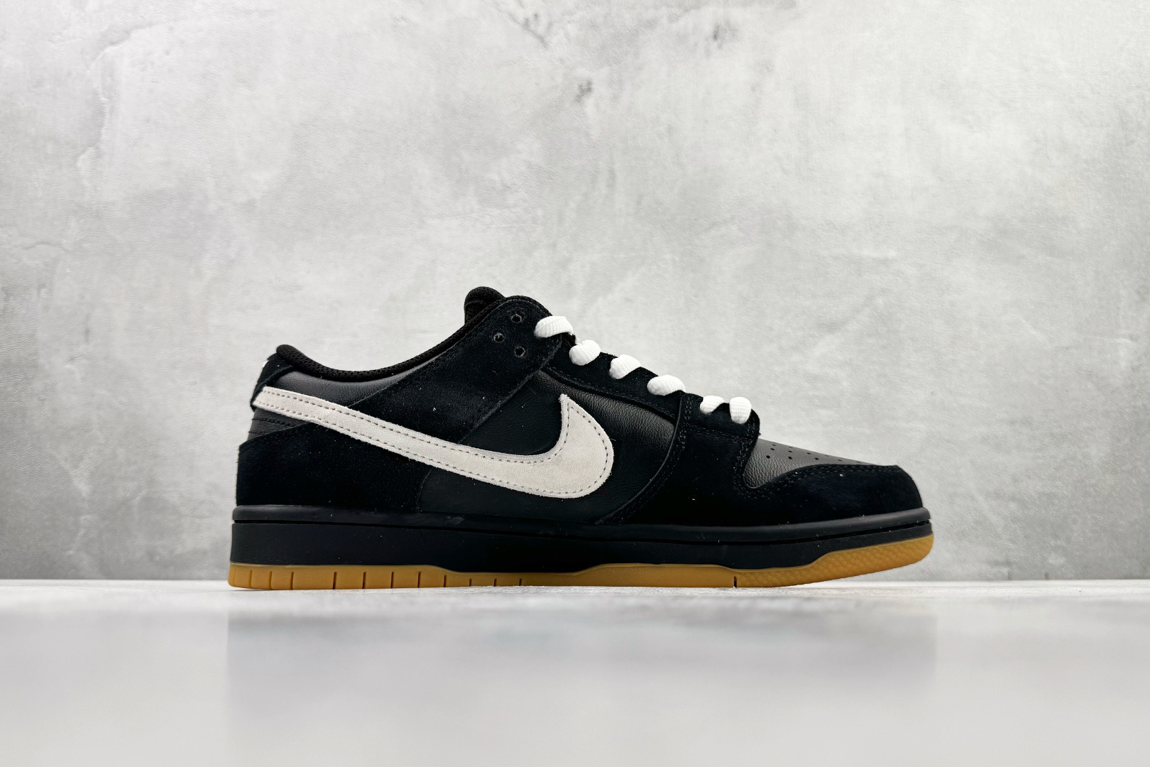 Nike Dunk SB LOW PRO “Black Suede/White/Gume” 黑白棕 HF3704-003