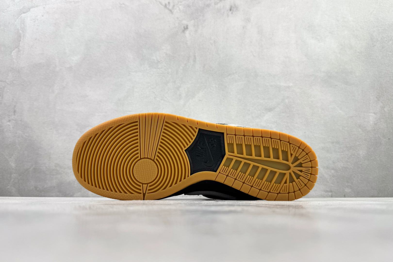 Nike Dunk SB LOW PRO “Black Suede/White/Gume” 黑白棕 HF3704-003