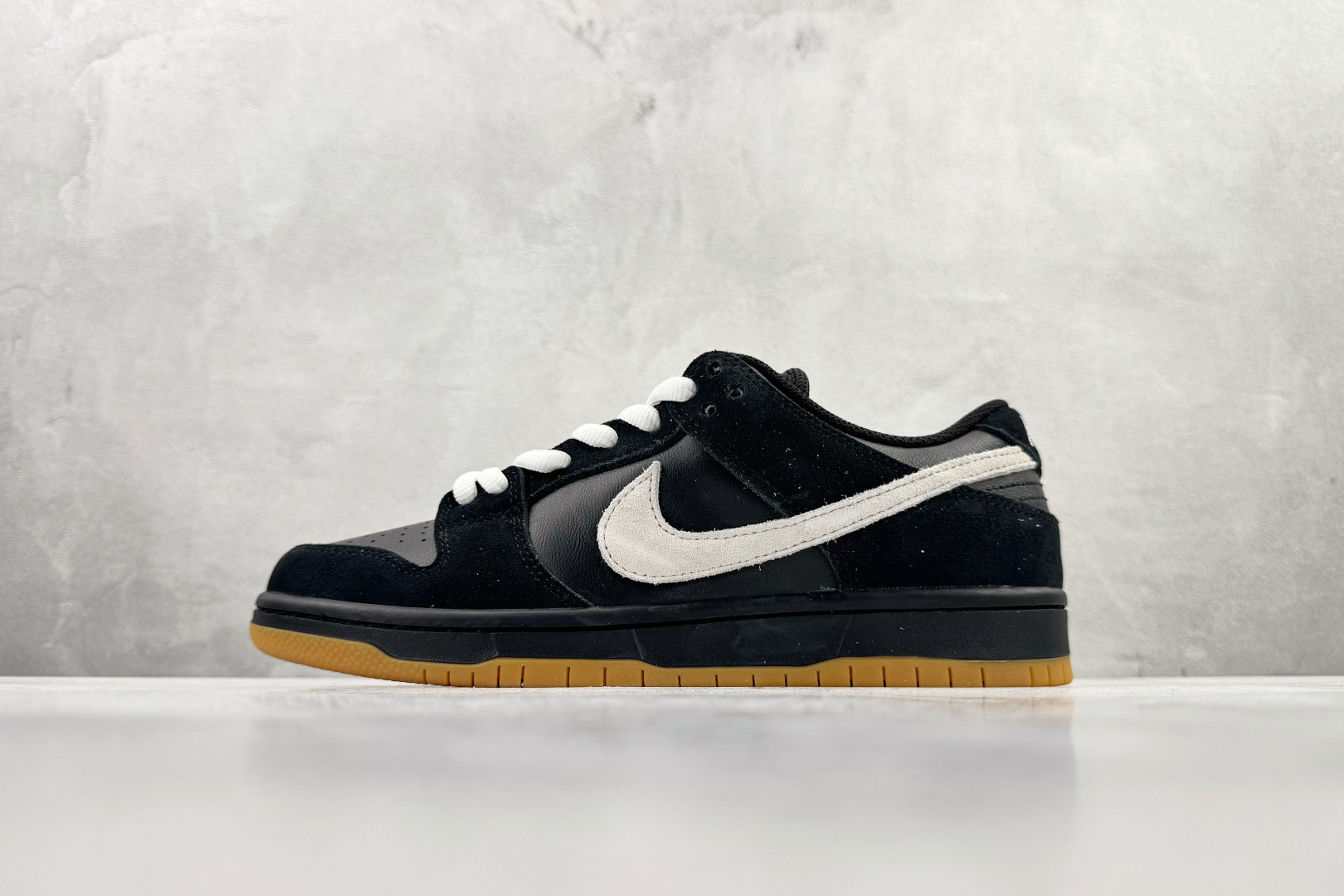 Nike Dunk SB LOW PRO “Black Suede/White/Gume” 黑白棕 HF3704-003