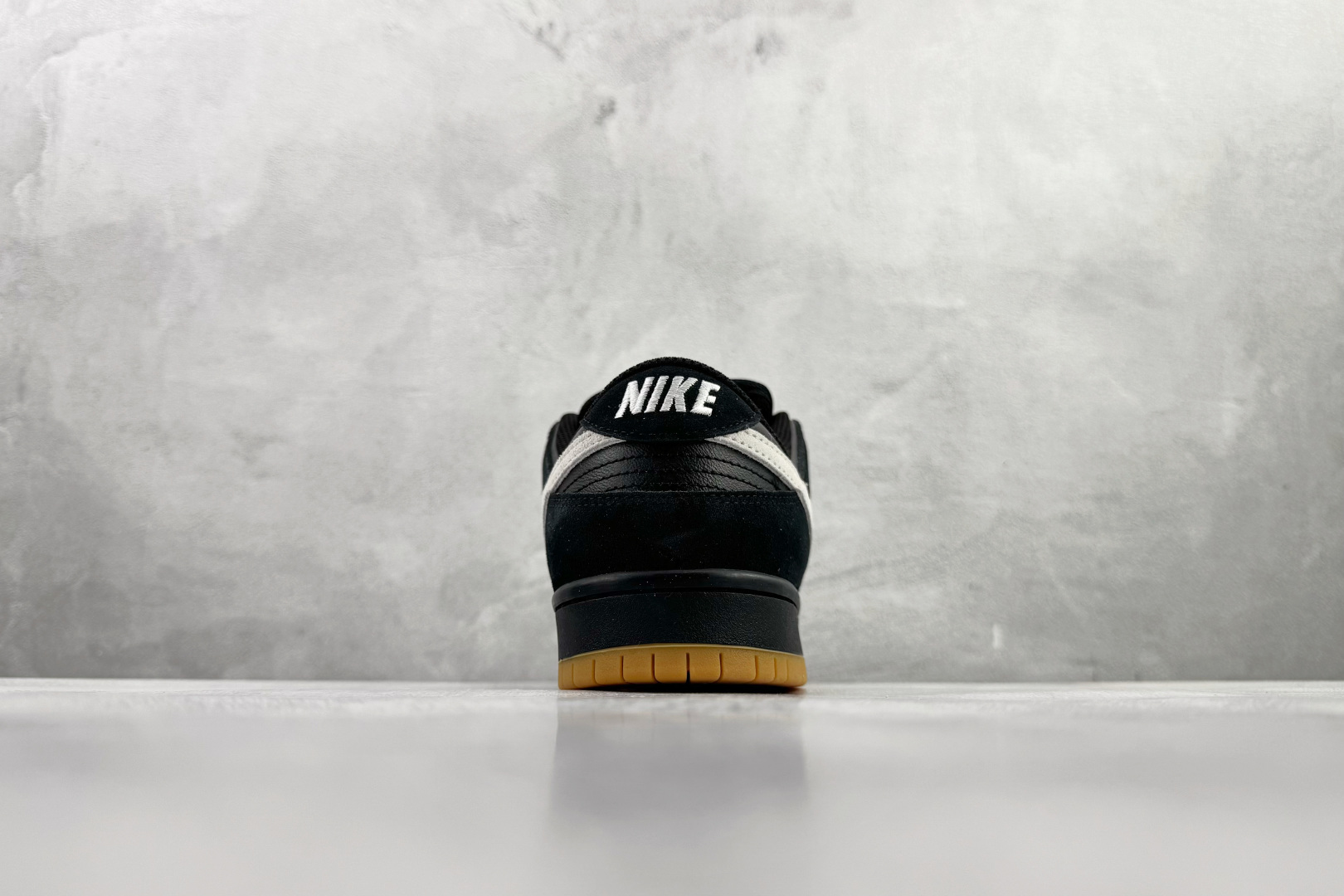 Nike Dunk SB LOW PRO “Black Suede/White/Gume” 黑白棕 HF3704-003