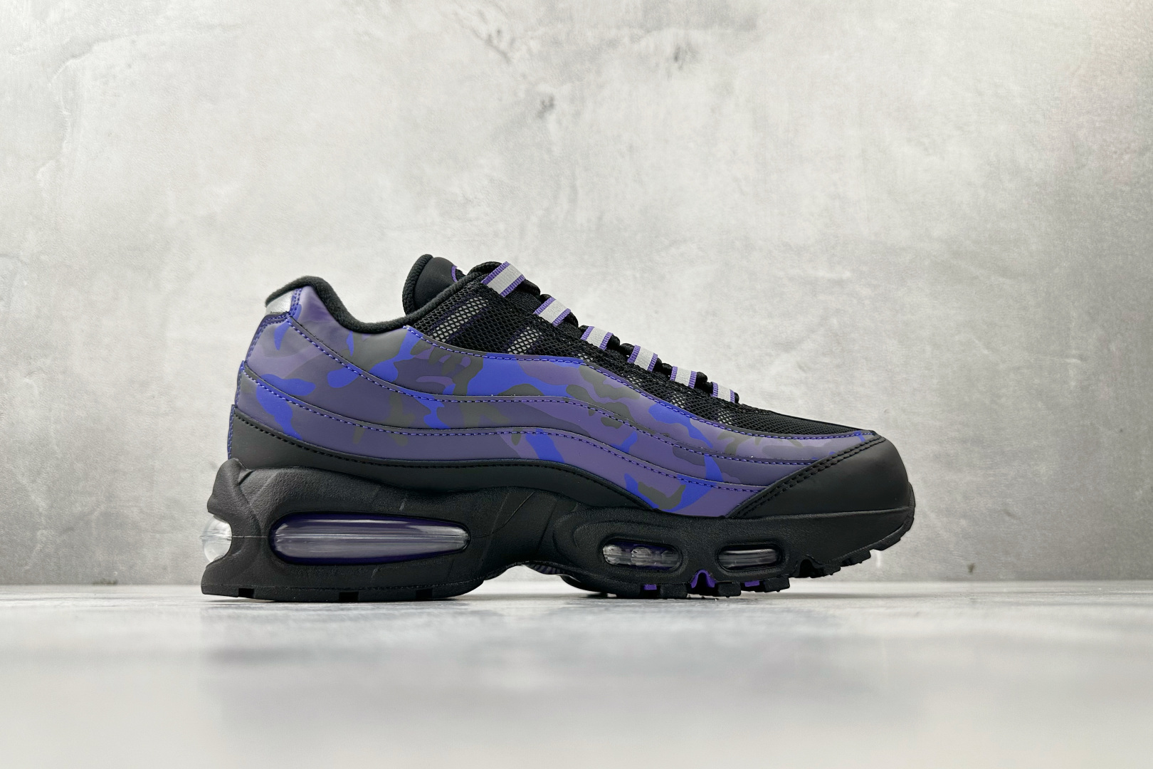 顶级完美复刻 Nike Air Max 95 黑色 HQ1973-500 顶级完美复刻 Nike Air Max 95 黑色 HQ1973-500