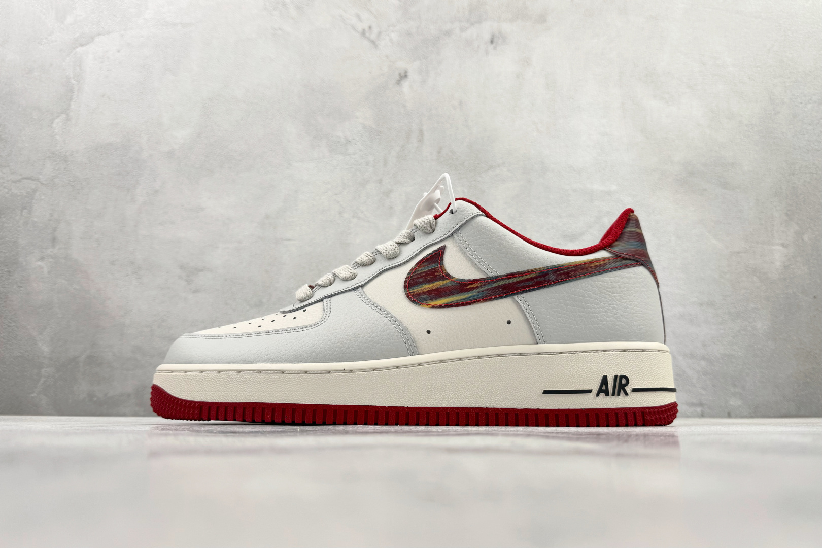 Nike Air Force 1 ’07 灰白红 IM7380-030