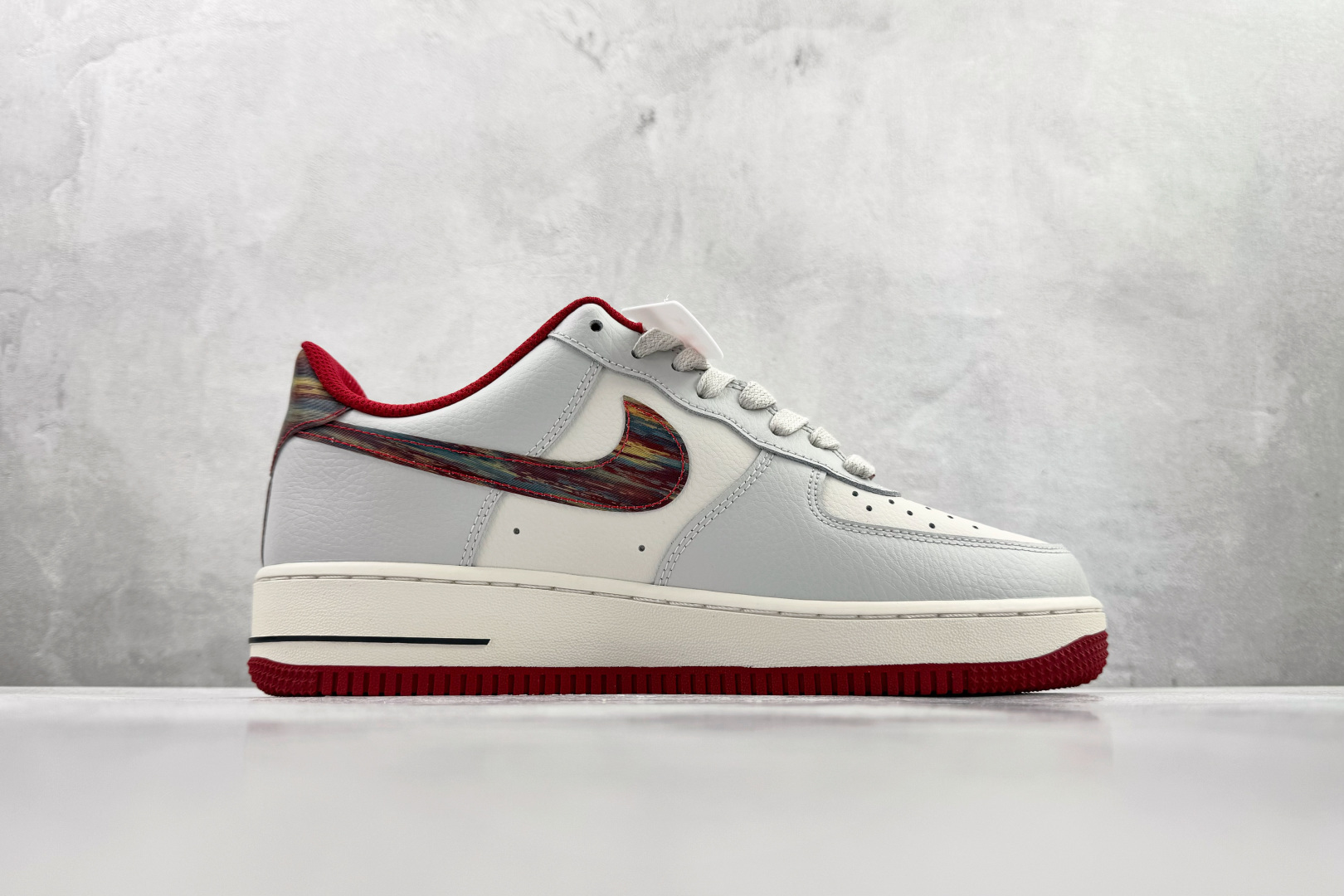 Nike Air Force 1 '07 灰白红 IM7380-030