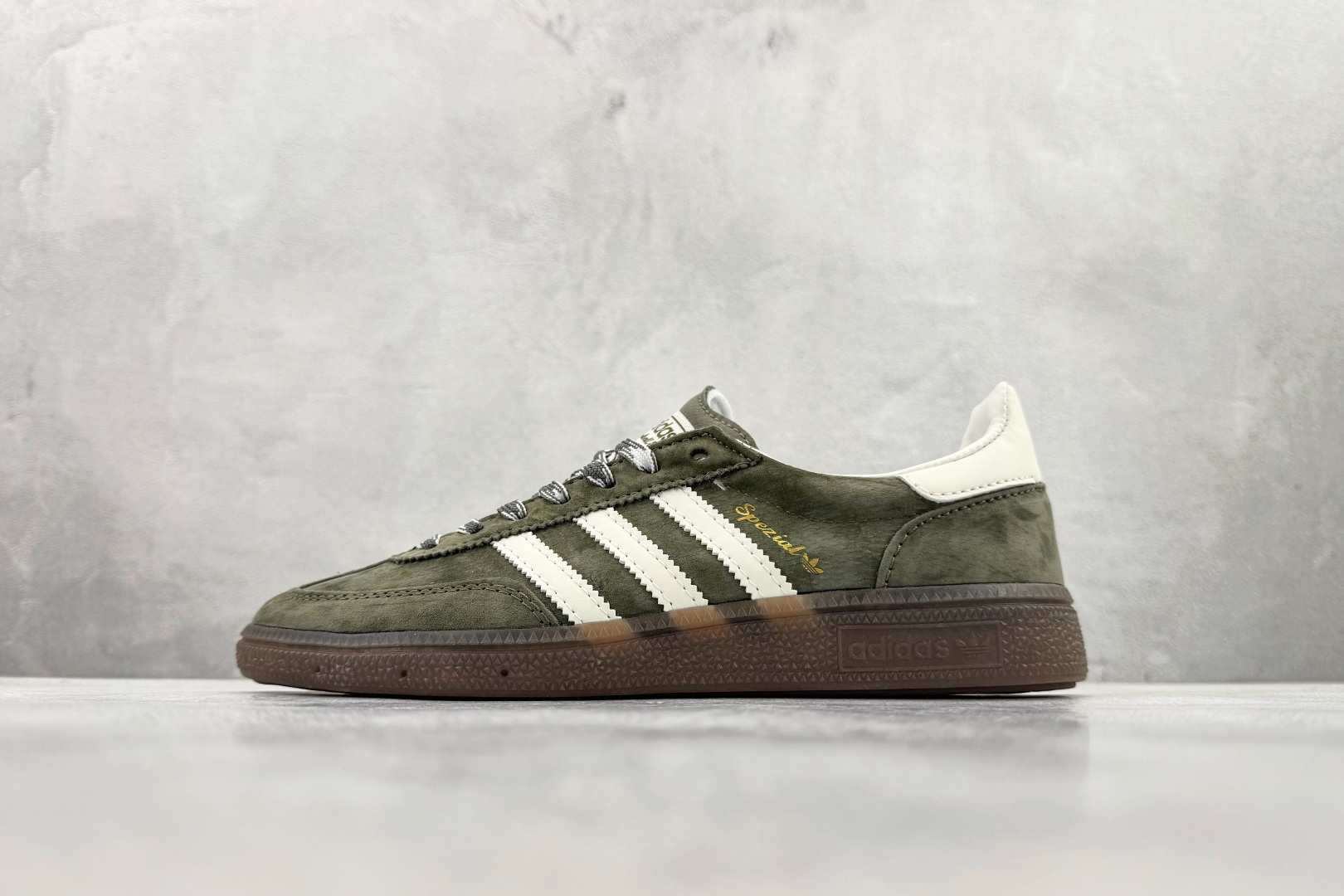 出口订单 adidas originals HANDBALL SPEZIAL 橄榄绿 KI5940 出口订单 adidas originals HANDBALL SPEZIAL 橄榄绿 KI5940