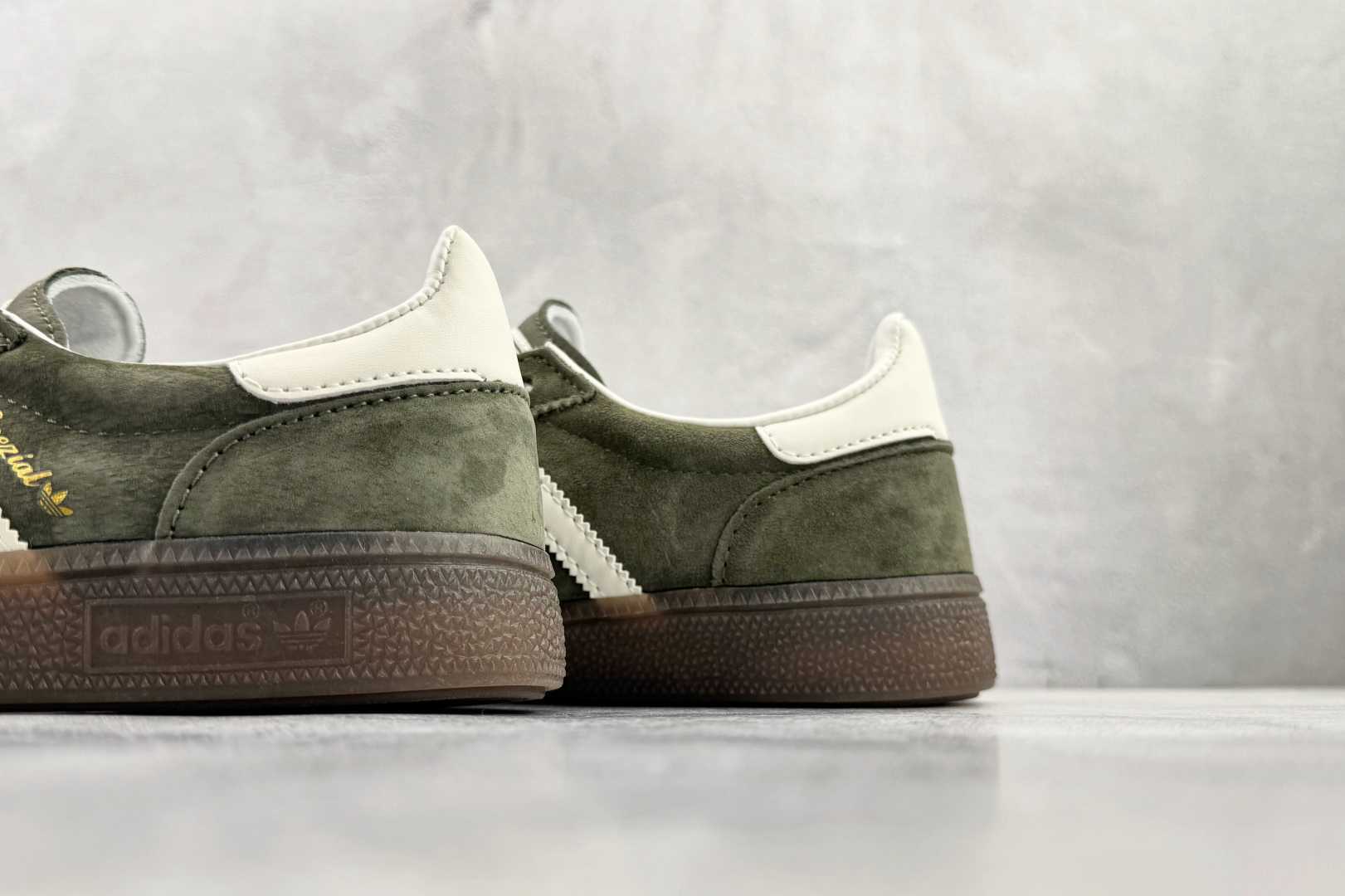 出口订单 adidas originals HANDBALL SPEZIAL 橄榄绿 KI5940 出口订单 adidas originals HANDBALL SPEZIAL 橄榄绿 KI5940