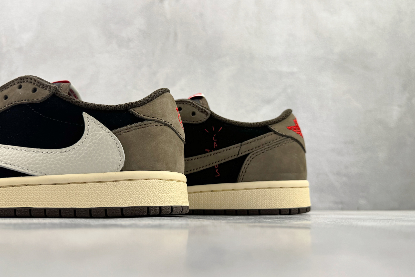 平台爆款 Travis Scott x Jordan Air Jordan 1 Low TS SP 倒钩1.0 深棕 CQ4277-001