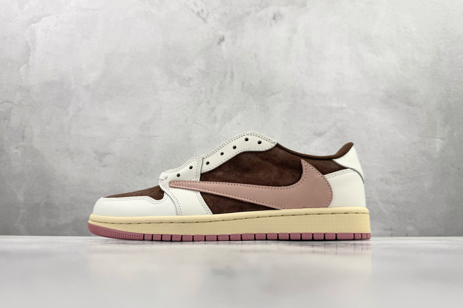 平台爆款 Travis Scott x Jordan Air Jordan 1 白棕粉 DZ4137-206