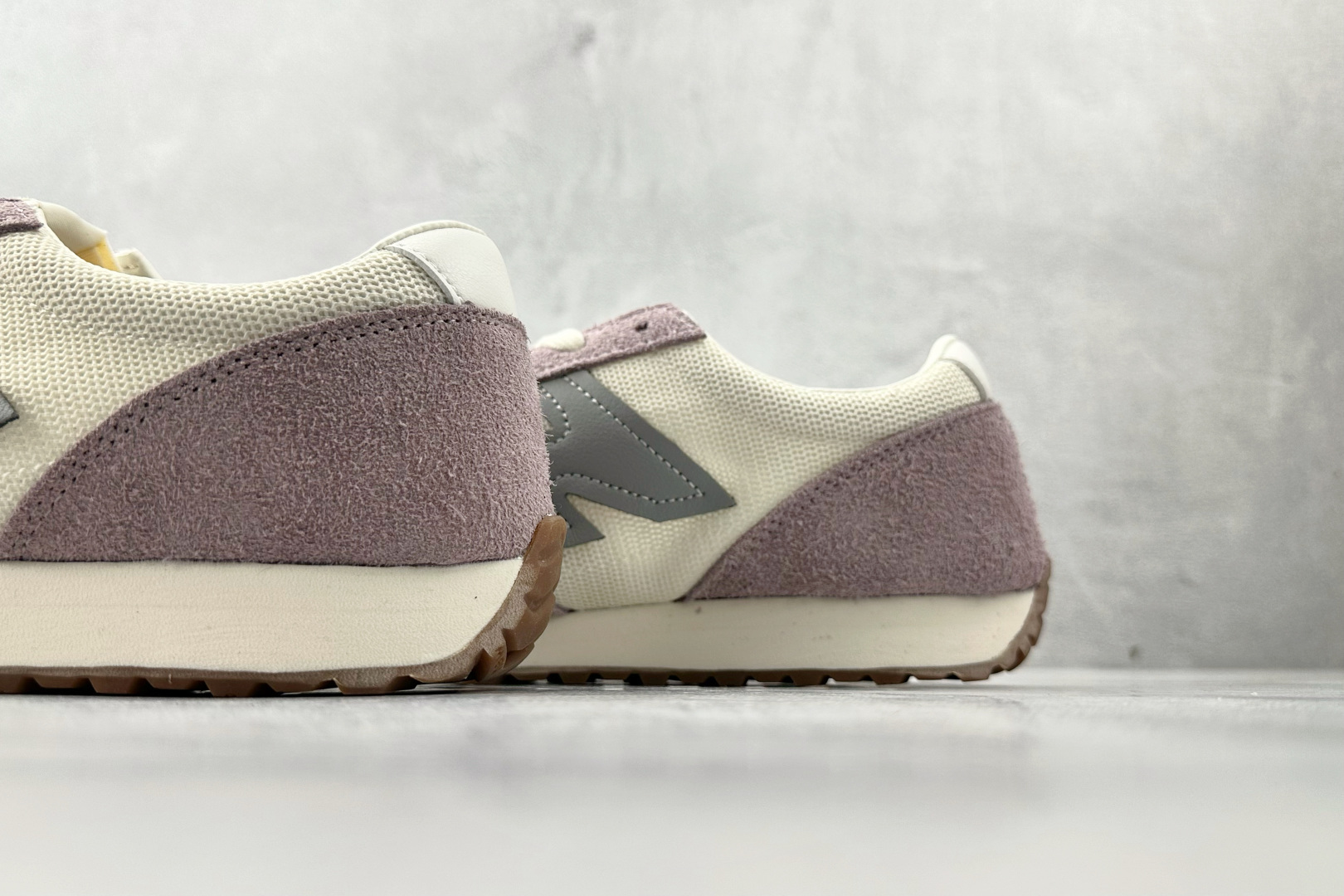 FK 特价本地元旦特价最强性价比 New Balance NB 471 米紫色货号：U471AL尺码：3