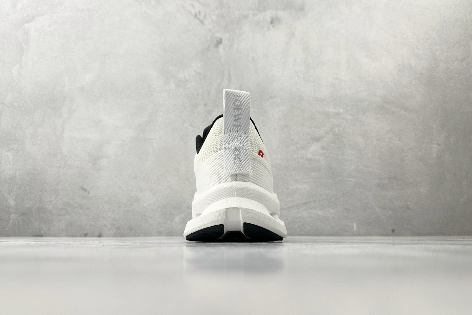 On昂跑 x LOEWE罗意威 Cloudtilt 2 米白 3WE1087 On昂跑 x LOEWE罗意威 Cloudtilt 2 米白 3WE1087