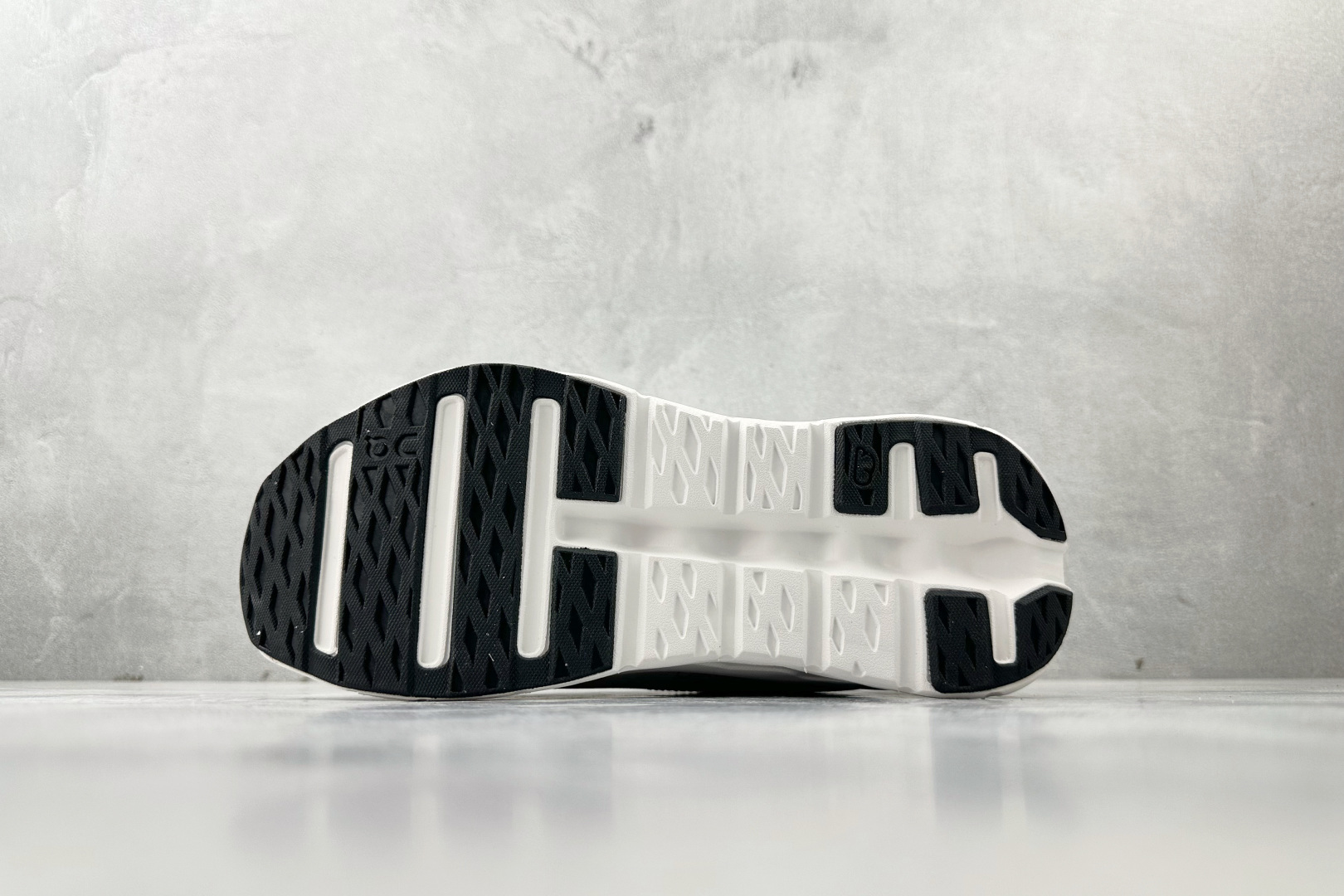 On昂跑 x LOEWE罗意威 Cloudtilt 2 米白 3WE1087 On昂跑 x LOEWE罗意威 Cloudtilt 2 米白 3WE1087