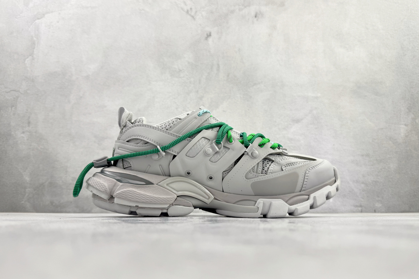 代购版 Balenciaga巴黎世家 Track 灰绿 542436WTRPG 代购版 Balenciaga巴黎世家 Track 灰绿 542436WTRPG
