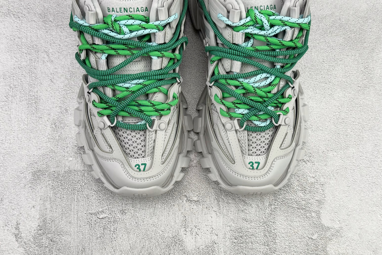 代购版 Balenciaga巴黎世家 Track 灰绿 542436WTRPG 代购版 Balenciaga巴黎世家 Track 灰绿 542436WTRPG
