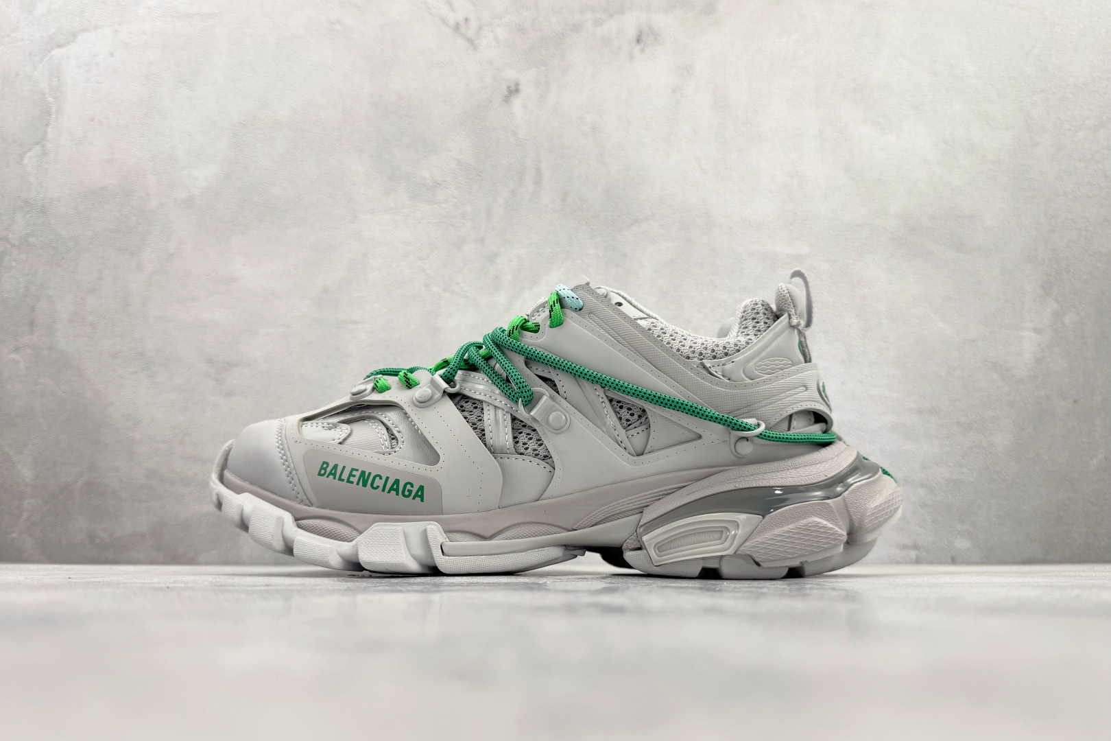 代购版 Balenciaga巴黎世家 Track 灰绿 542436WTRPG 代购版 Balenciaga巴黎世家 Track 灰绿 542436WTRPG