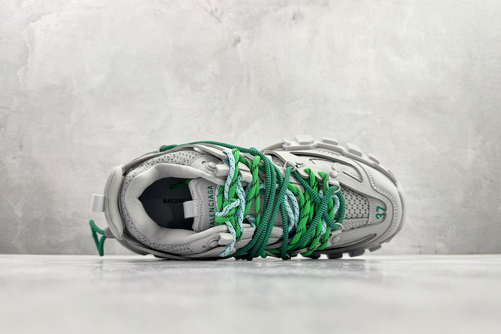 代购版 Balenciaga巴黎世家 Track 灰绿 542436WTRPG 代购版 Balenciaga巴黎世家 Track 灰绿 542436WTRPG