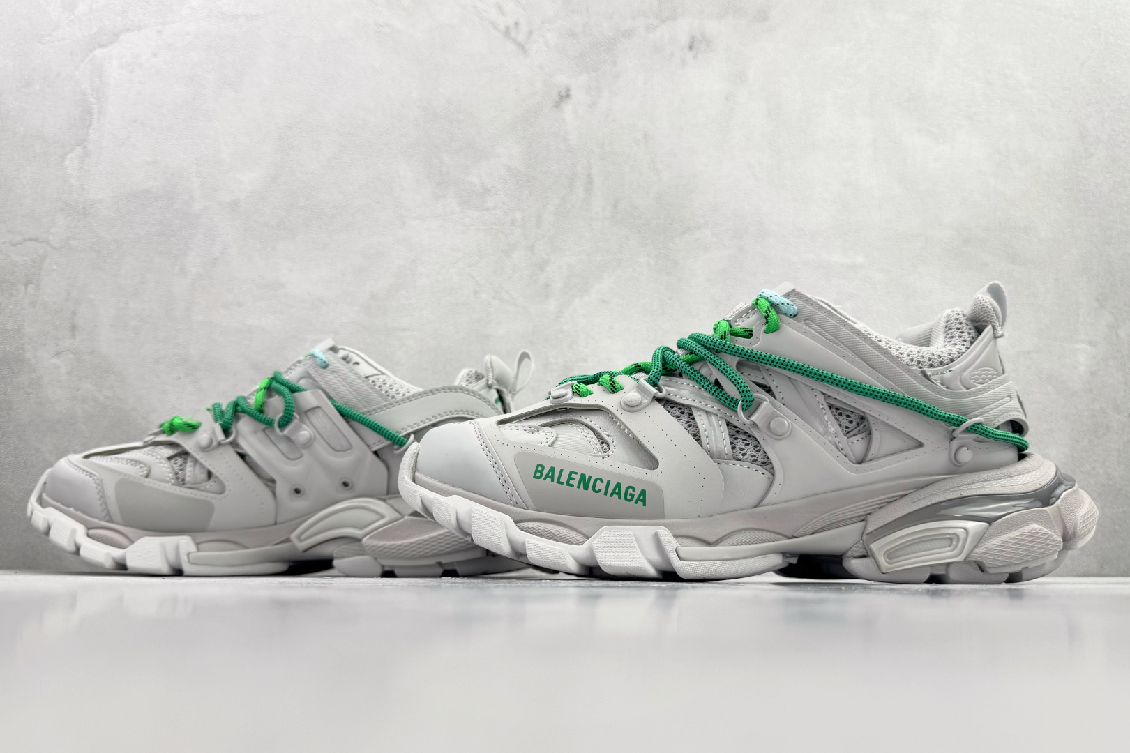 代购版 Balenciaga巴黎世家 Track 灰绿 542436WTRPG 代购版 Balenciaga巴黎世家 Track 灰绿 542436WTRPG