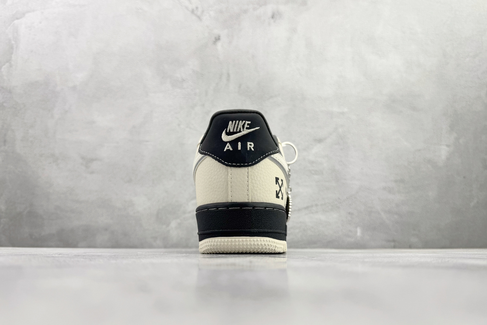Nike Air Force 1 Low 黑白 XL1979-130 Nike Air Force 1 Low 黑白 XL1979-130