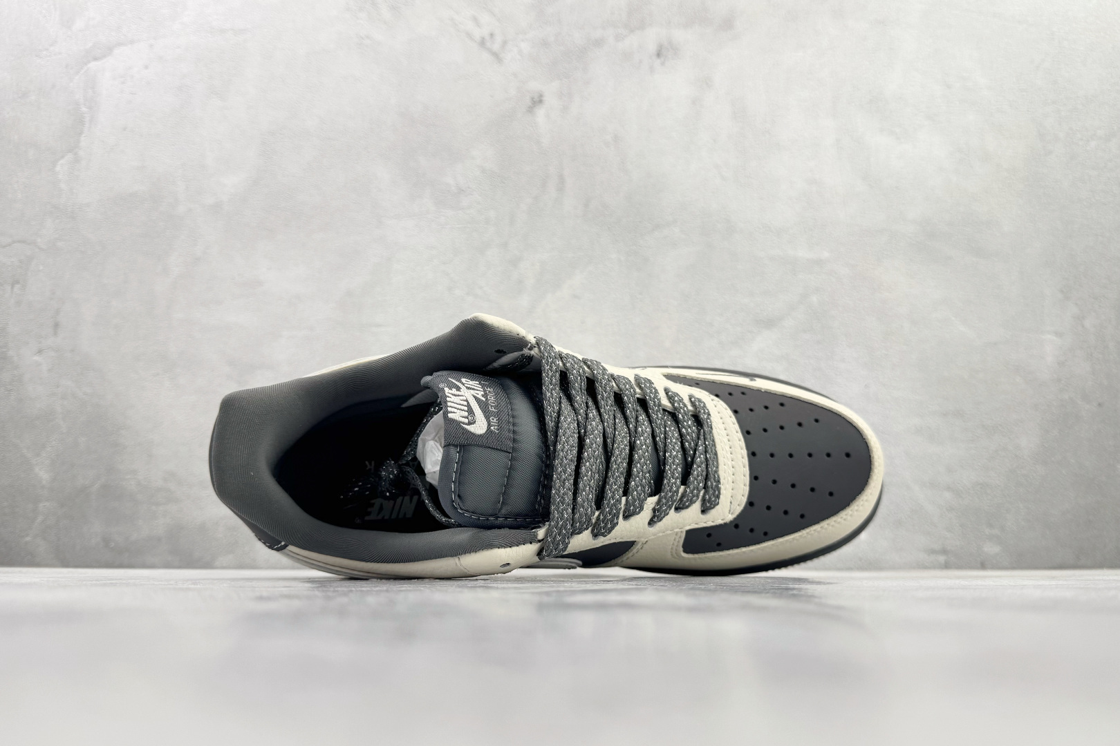 Nike Air Force 1 Low 黑白 XL1979-130 Nike Air Force 1 Low 黑白 XL1979-130