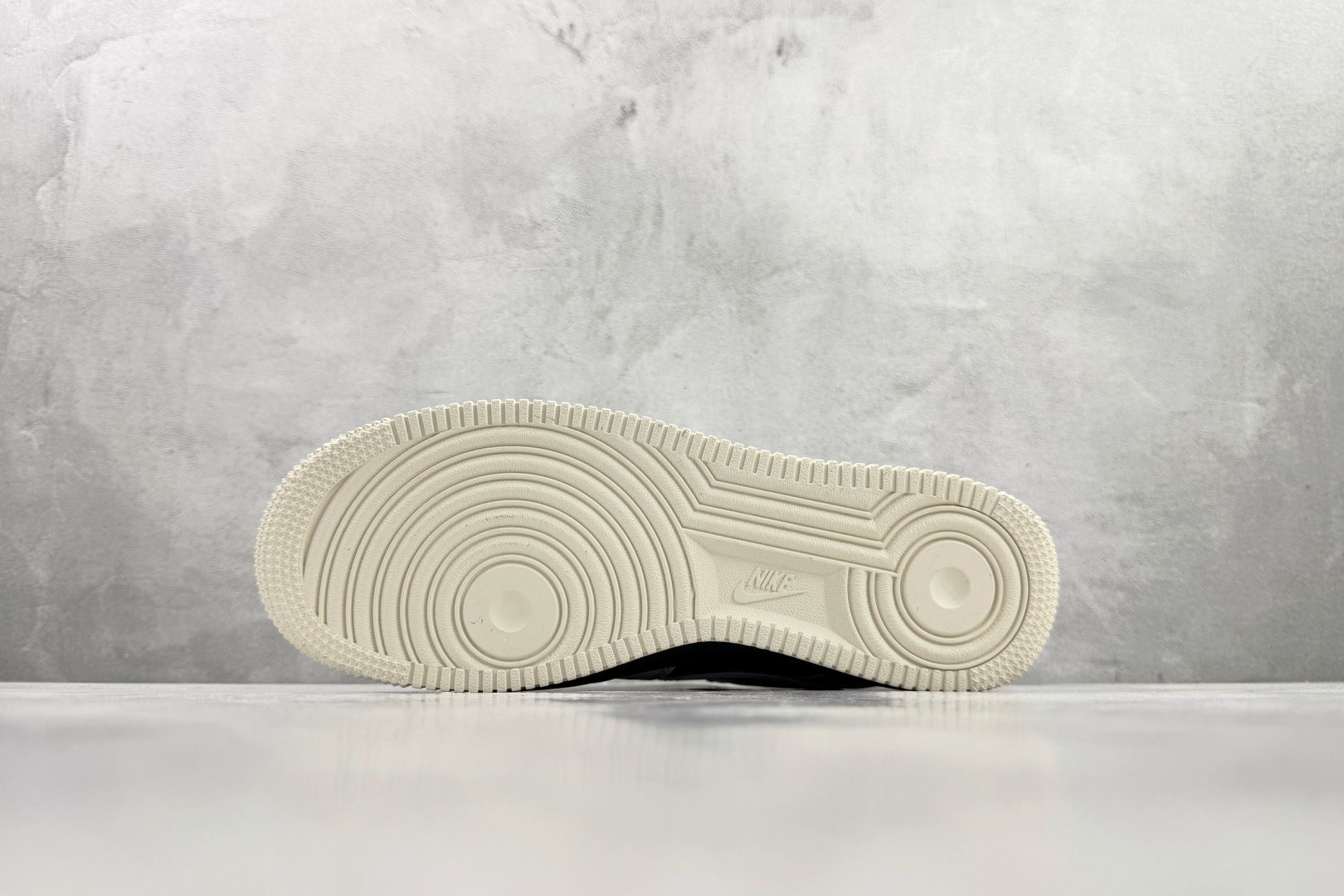 Nike Air Force 1 Low 黑白 XL1979-130 Nike Air Force 1 Low 黑白 XL1979-130