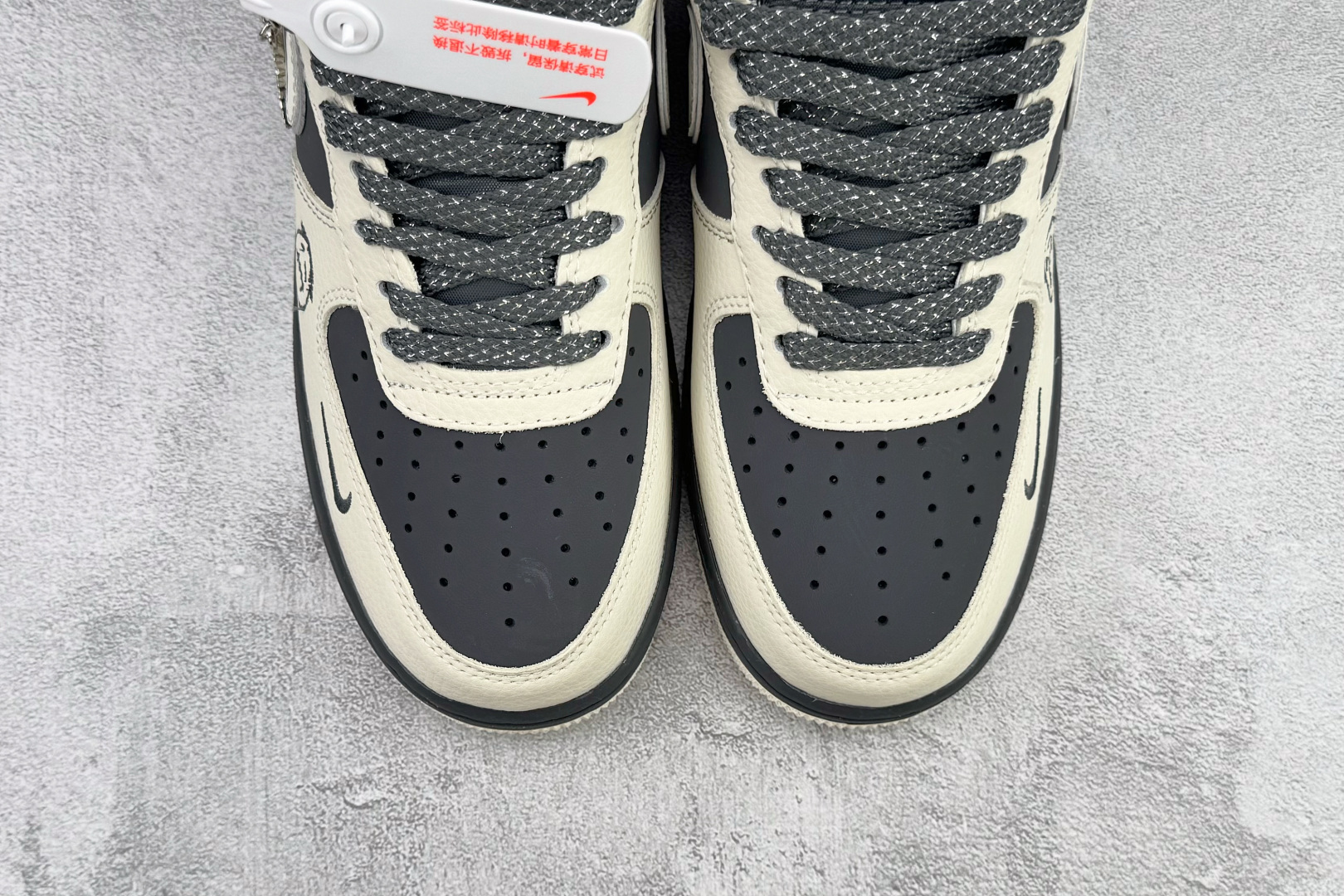 Nike Air Force 1 Low 黑白 XL1979-130 Nike Air Force 1 Low 黑白 XL1979-130