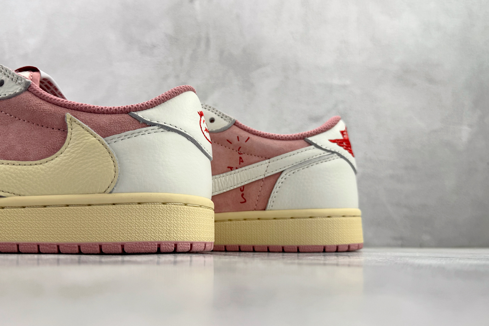 平台爆款 Travis Scott x Jordan Air Jordan 1 粉红色 DM7866-600 平台爆款 Travis Scott x Jordan Air Jordan 1 粉红色 DM7866-600