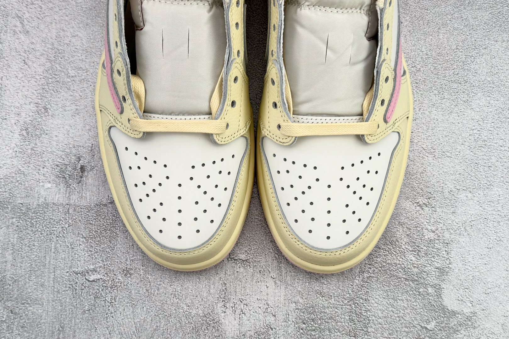 河源 Travis Scott x Jordan Air Jordan 1 柔粉色货号：IQ7604-1