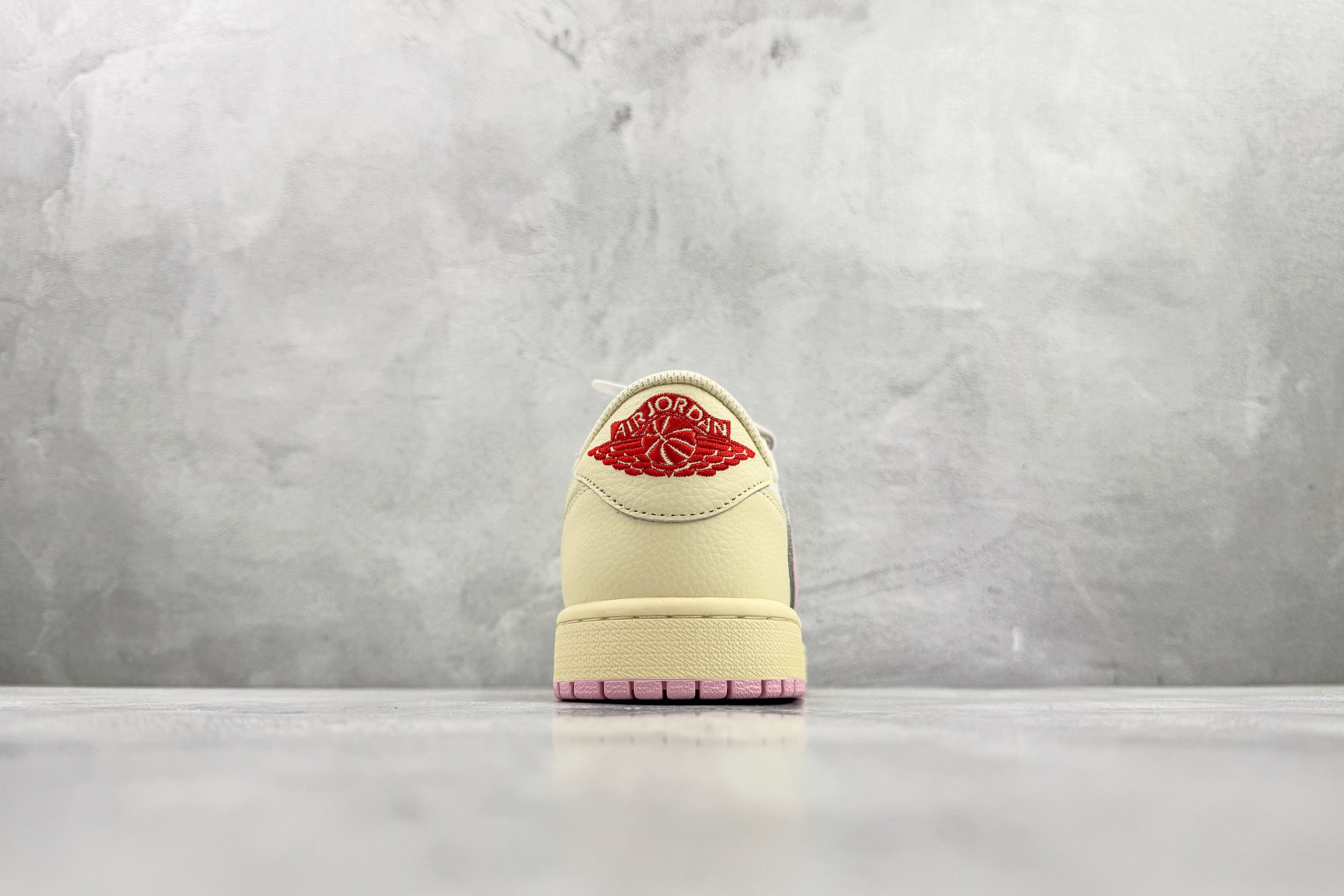 河源 Travis Scott x Jordan Air Jordan 1 柔粉色货号：IQ7604-1