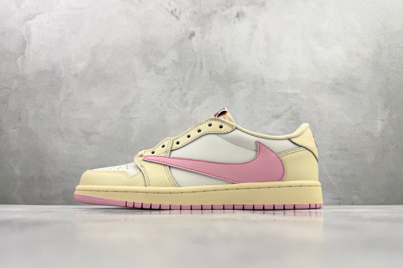 河源 Travis Scott x Jordan Air Jordan 1 柔粉色货号：IQ7604-1