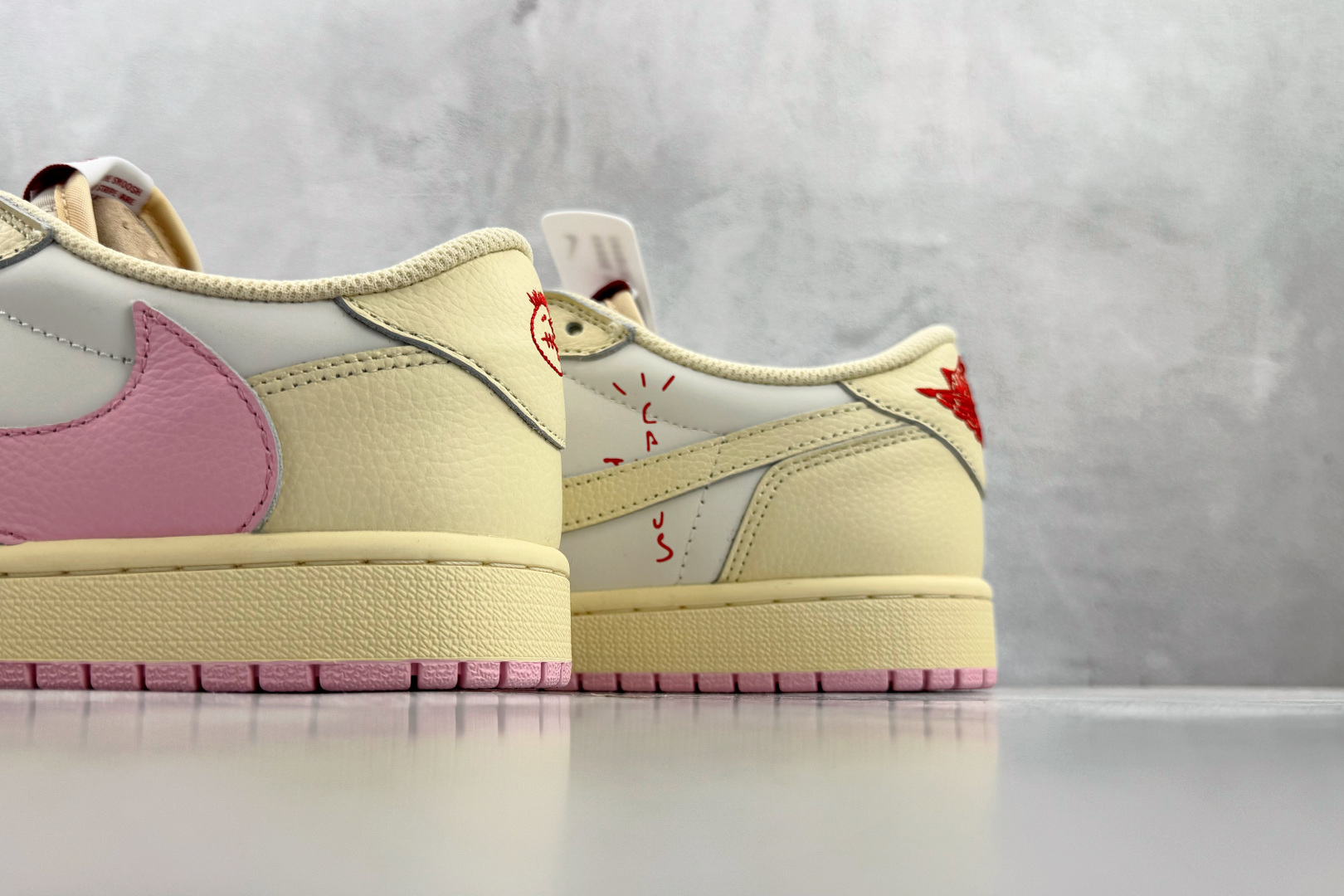 河源 Travis Scott x Jordan Air Jordan 1 柔粉色货号：IQ7604-1