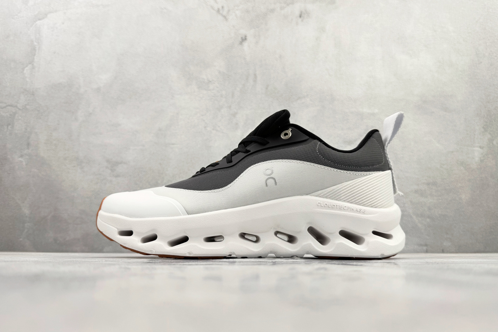 On昂跑 x LOEWE罗意威 Cloudtilt 2 黑白 3ME10693509 On昂跑 x LOEWE罗意威 Cloudtilt 2 黑白 3ME10693509