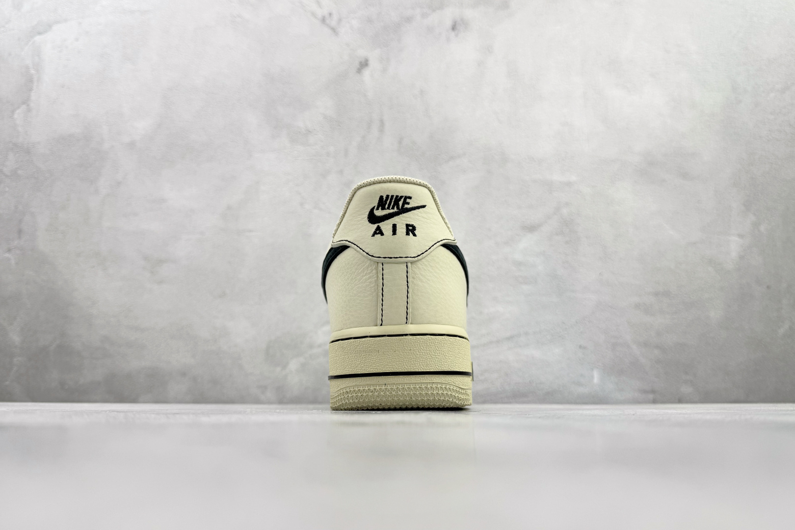 原厂皮 Nike Air Force 1 Low”Contrast Stitch 米色 HQ2037-200 原厂皮 Nike Air Force 1 Low”Contrast Stitch 米色 HQ2037-200
