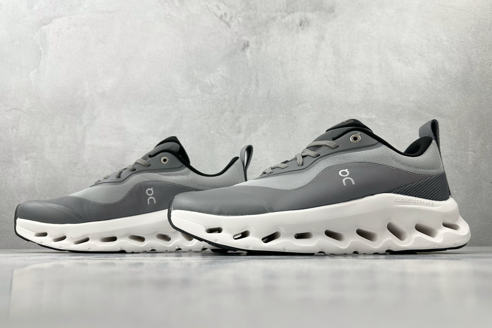 On昂跑 x LOEWE罗意威 Cloudtilt 2 灰色 3ME1069