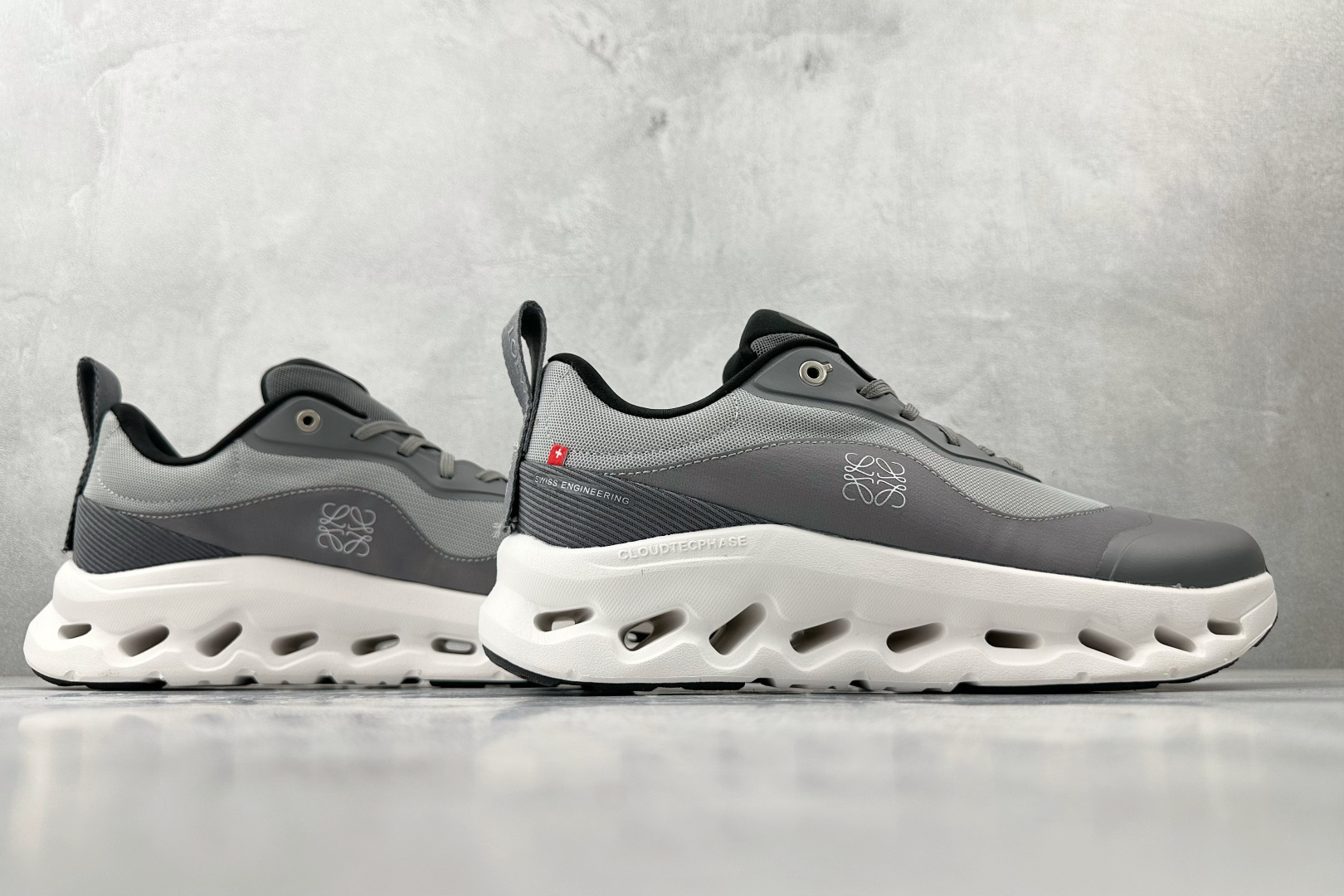 On昂跑 x LOEWE罗意威 Cloudtilt 2 灰色 3ME1069