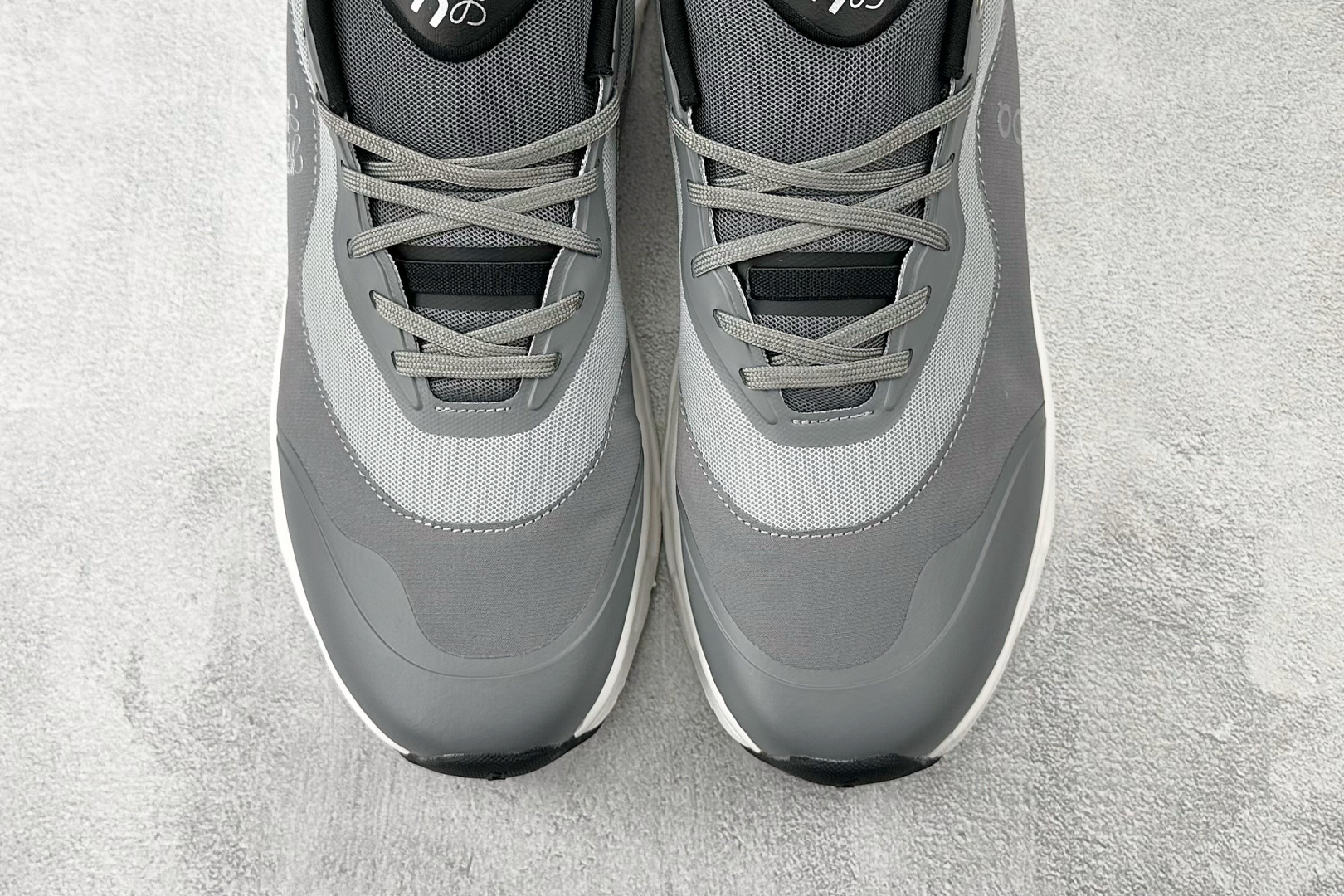 On昂跑 x LOEWE罗意威 Cloudtilt 2 灰色 3ME1069