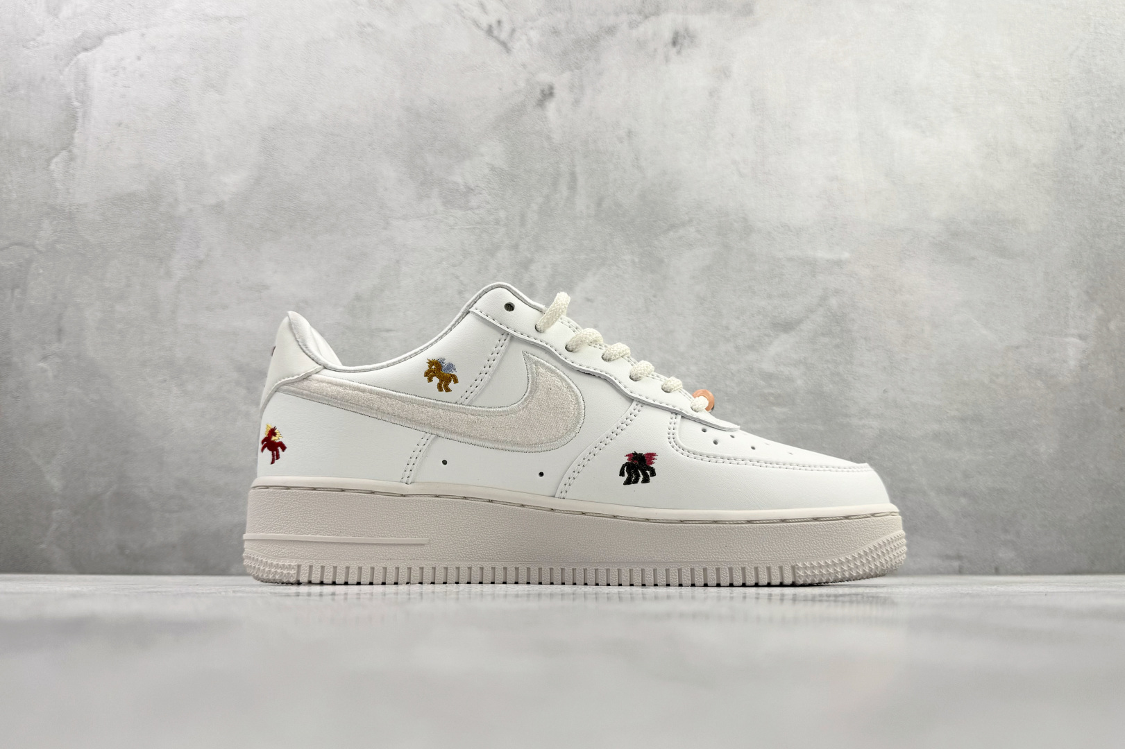 Nike Air Force 1 '07 白色 IQ1143-100