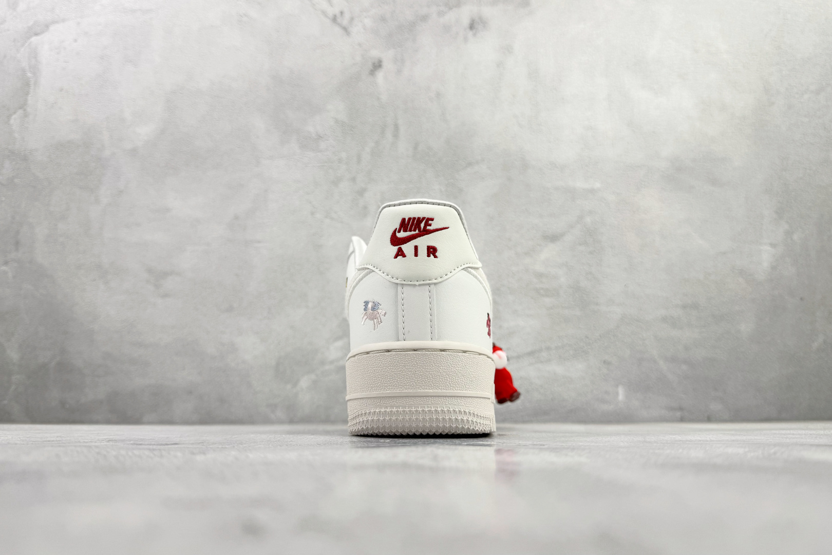 Nike Air Force 1 '07 白色 IQ1143-100