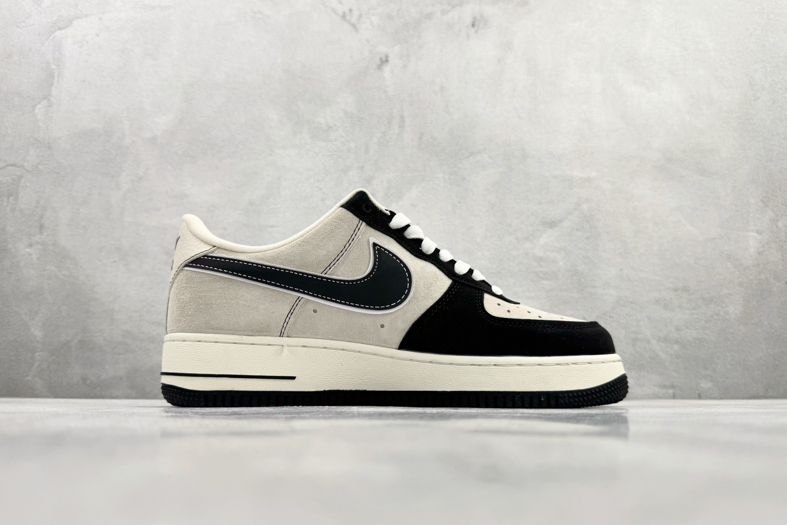 Nike Air Force 1'07 LX 黑白 SY1388-024