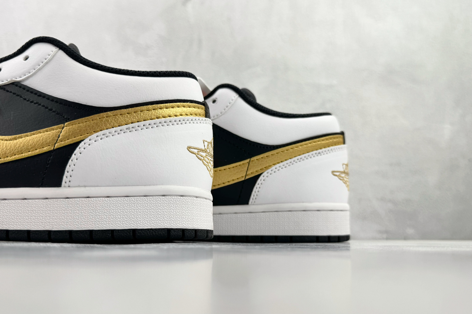 平台爆款 Jordan Air Jordan 1 Low Reverse Panda 白黑 553558-172