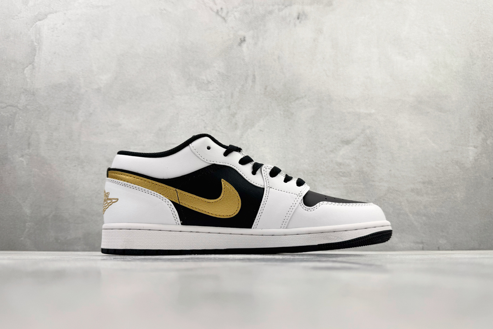 平台爆款 Jordan Air Jordan 1 Low Reverse Panda 白黑 553558-172