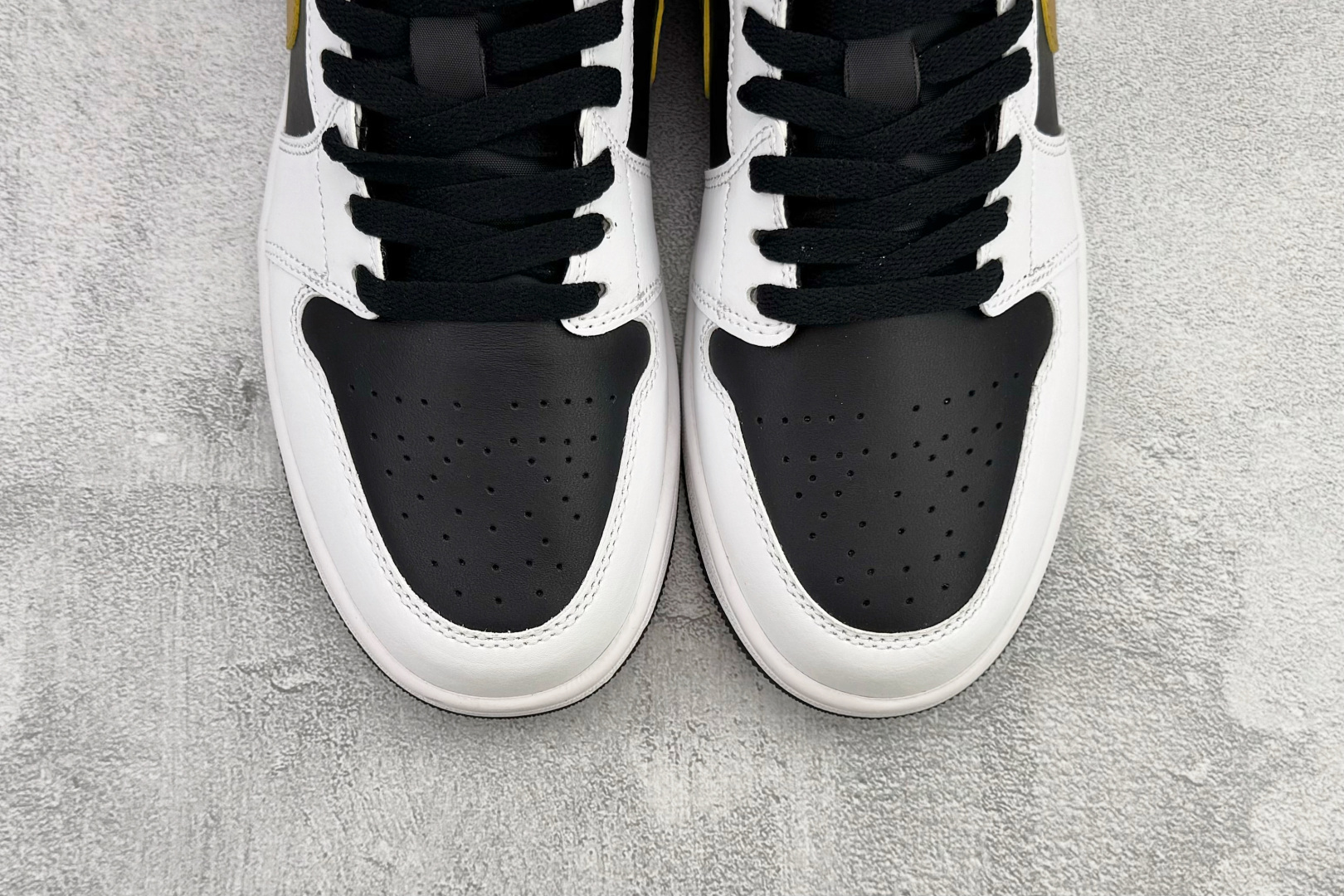平台爆款 Jordan Air Jordan 1 Low Reverse Panda 白黑 553558-172