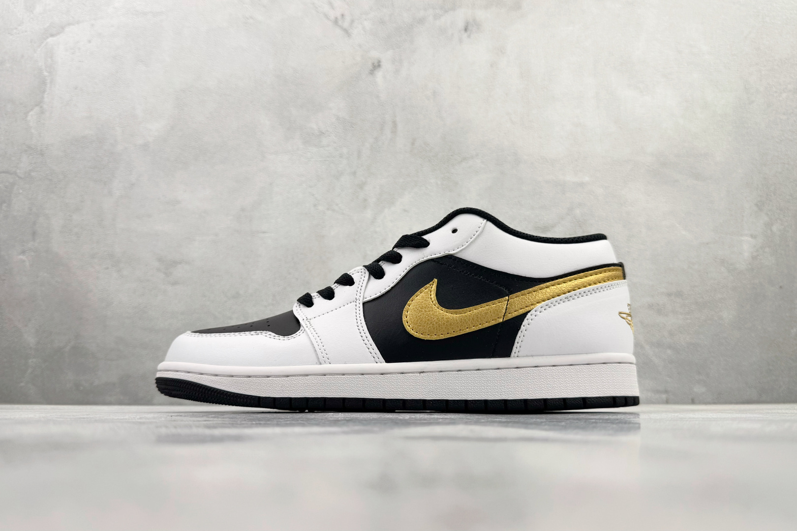 平台爆款 Jordan Air Jordan 1 Low Reverse Panda 白黑 553558-172