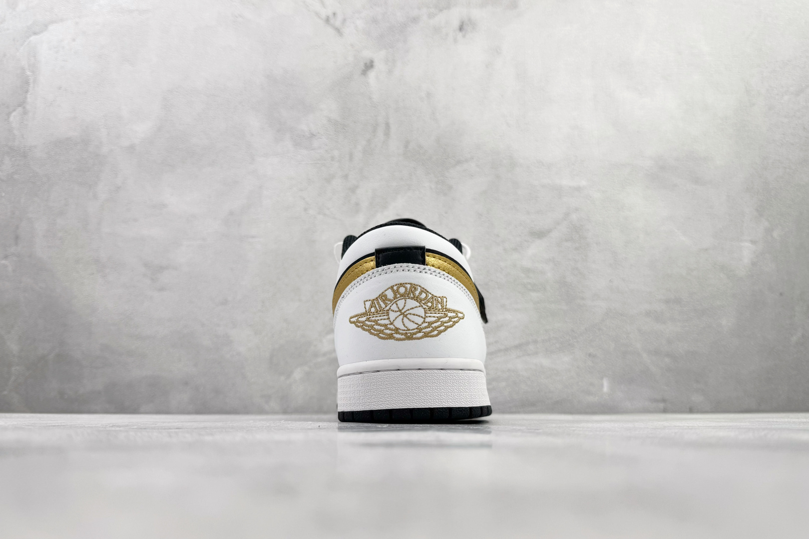 平台爆款 Jordan Air Jordan 1 Low Reverse Panda 白黑 553558-172