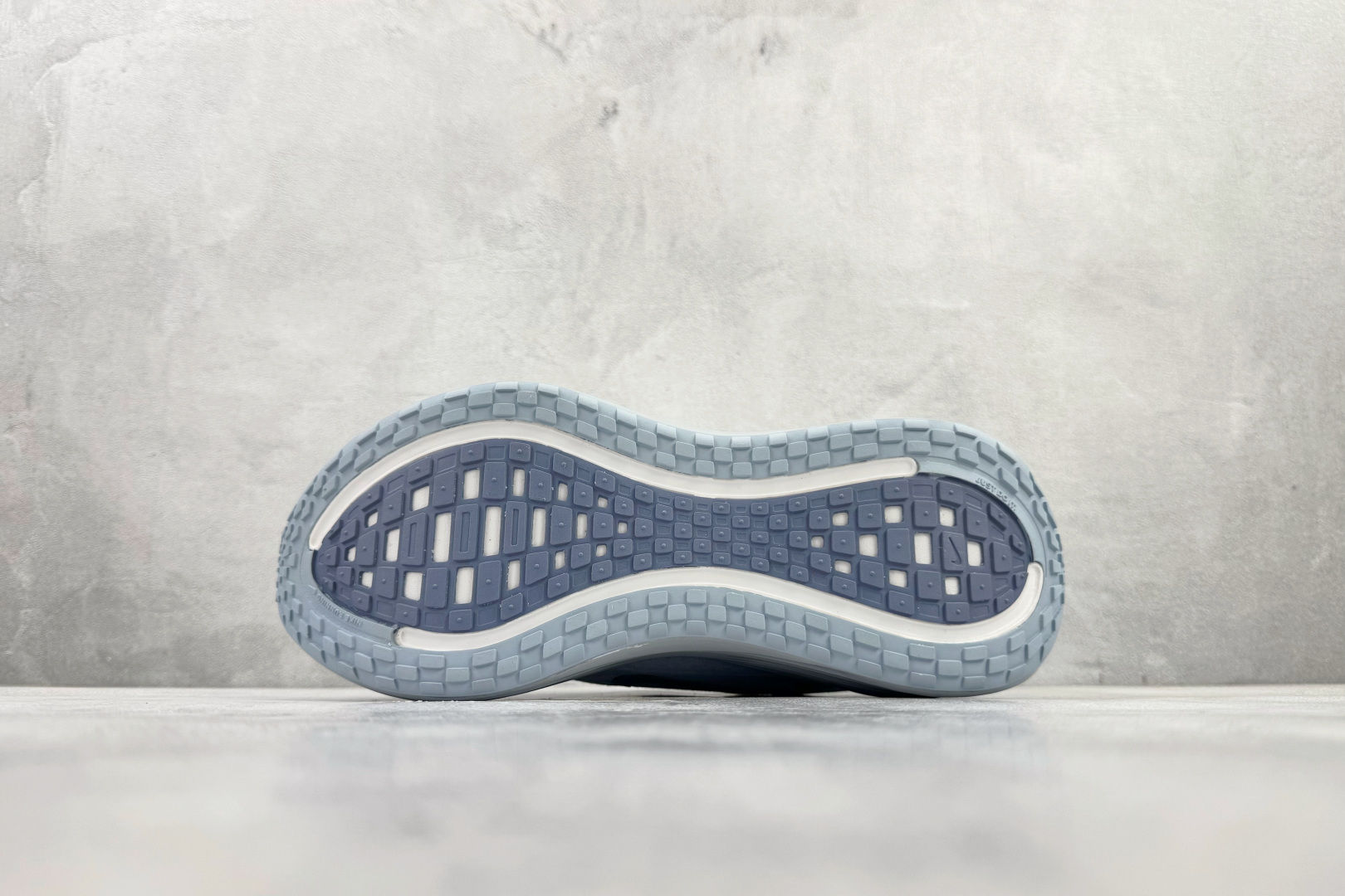 全套数据私模 Nike Vomero Plus 蓝色 HV8150-004-Top High Quatity Cheap Sneakers Fashion Clothing Clothes Bags handbags Shoes of all Brand wholesale With The best Quality And Beautiful Price from China Factory Chinese suppliers wholesaler seller 全套数据私模 Nike Vomero Plus 蓝色 HV8150-004