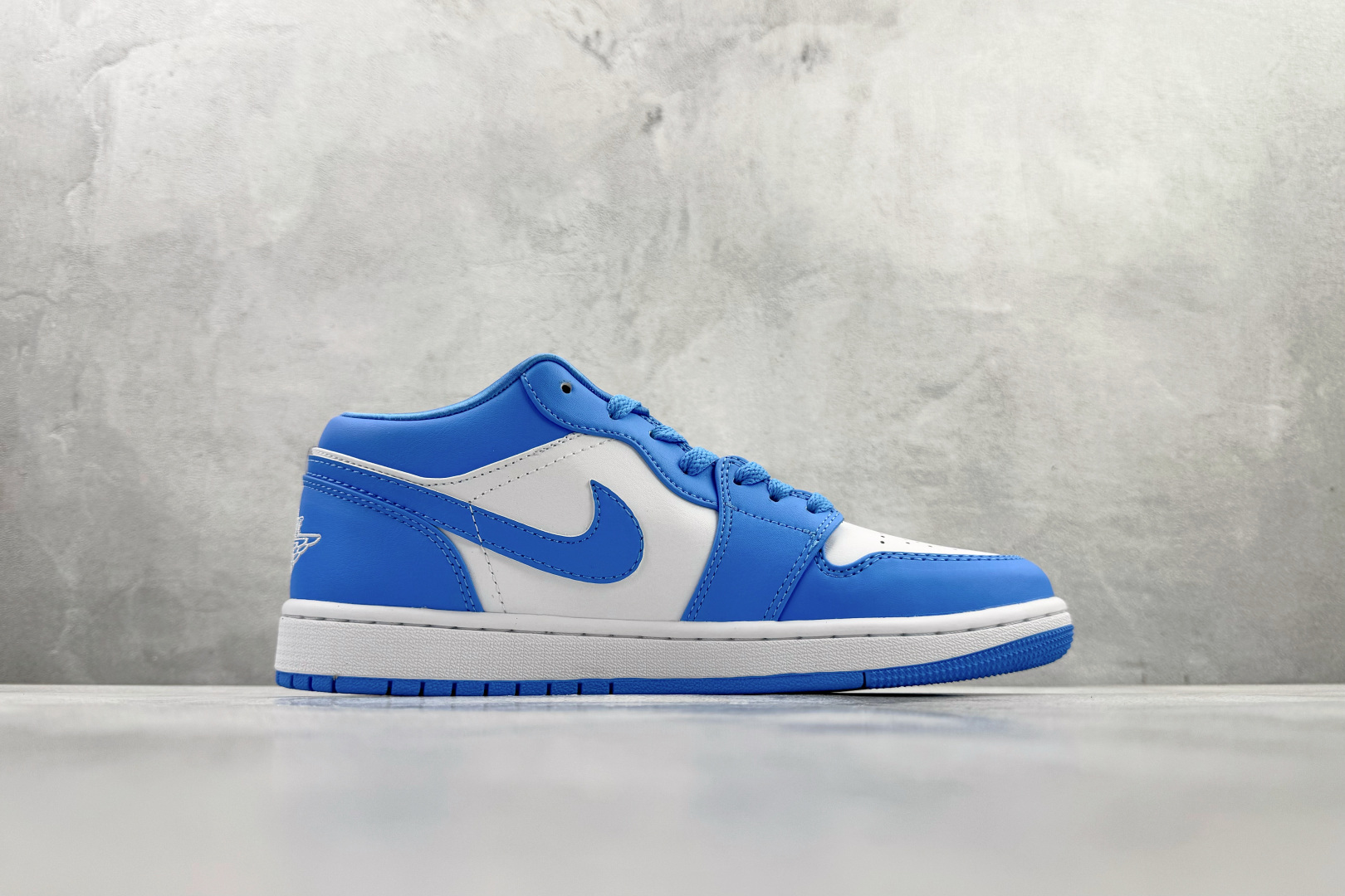 平台爆款 Jordan Air Jordan 1 Low 大学蓝 AO9944-441-High Quatity Cheap Brand wholesale wholesaler seller Clothes Bags handbags Sneakers Top Fashion Clothing Shoes from China Factory Chinese suppliers best Quality Beautiful Price 平台爆款 Jordan Air Jordan 1 Low 大学蓝 AO9944-441