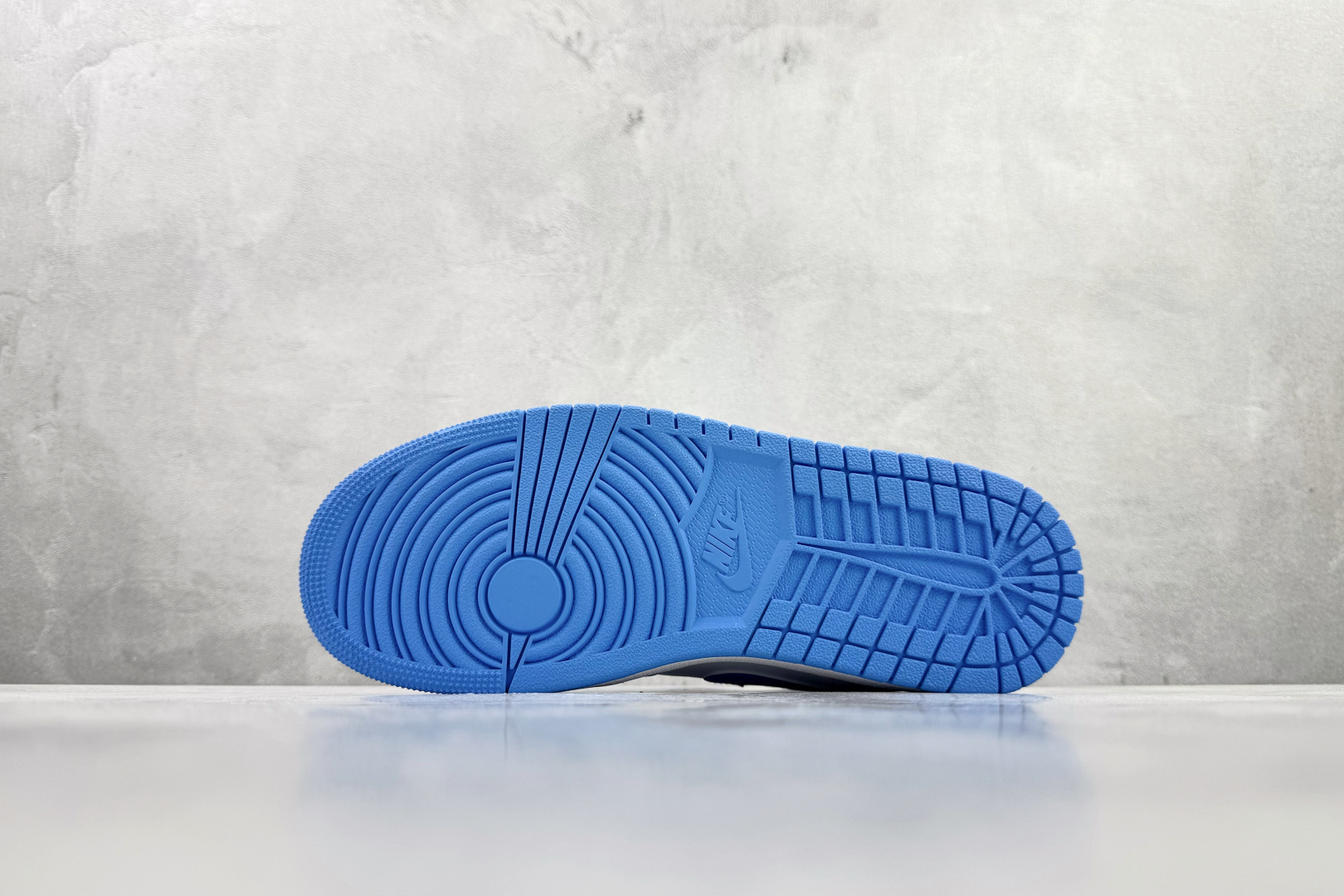 平台爆款 Jordan Air Jordan 1 Low 大学蓝 AO9944-441-High Quatity Cheap Brand wholesale wholesaler seller Clothes Bags handbags Sneakers Top Fashion Clothing Shoes from China Factory Chinese suppliers best Quality Beautiful Price 平台爆款 Jordan Air Jordan 1 Low 大学蓝 AO9944-441