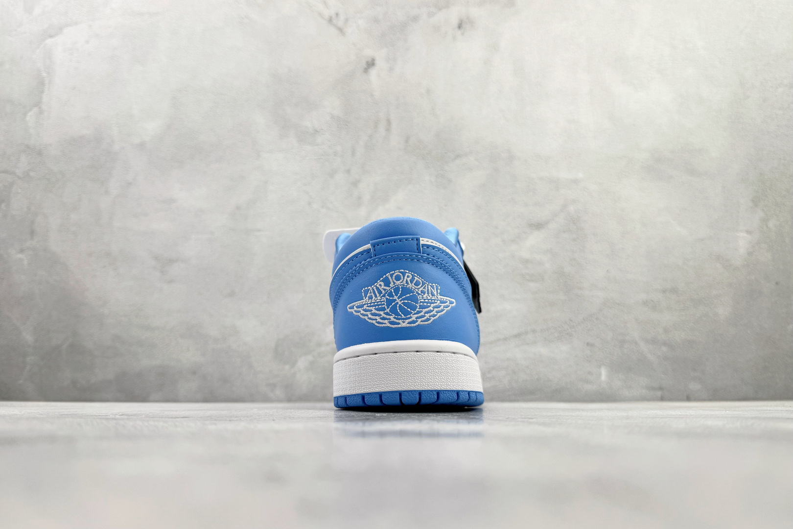 平台爆款 Jordan Air Jordan 1 Low 大学蓝 AO9944-441-High Quatity Cheap Brand wholesale wholesaler seller Clothes Bags handbags Sneakers Top Fashion Clothing Shoes from China Factory Chinese suppliers best Quality Beautiful Price 平台爆款 Jordan Air Jordan 1 Low 大学蓝 AO9944-441